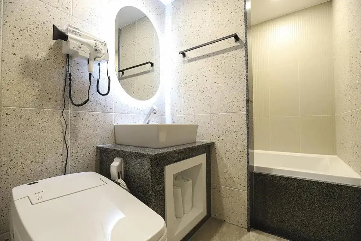 Toilet in Rosy Hotel Toilet in Rosy Hotel