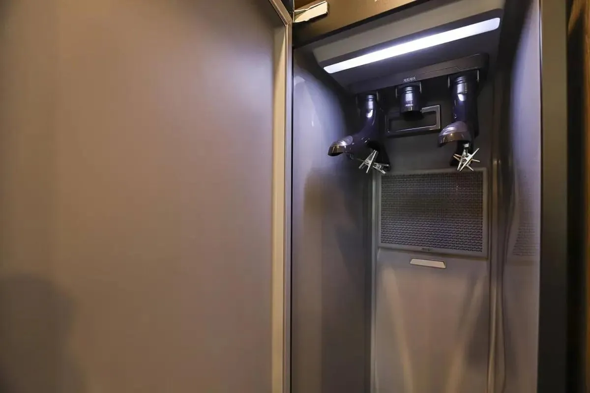 wardrobe in Rosy Hotel