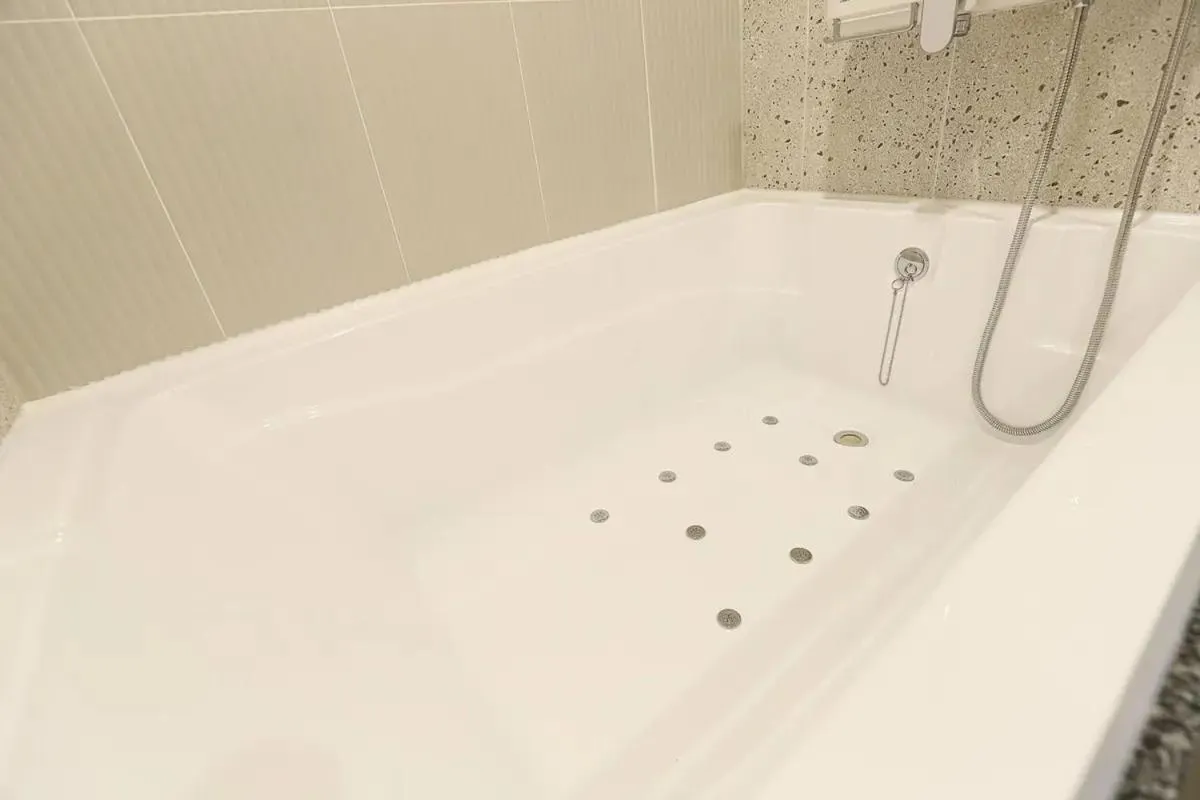 Bath in Rosy Hotel