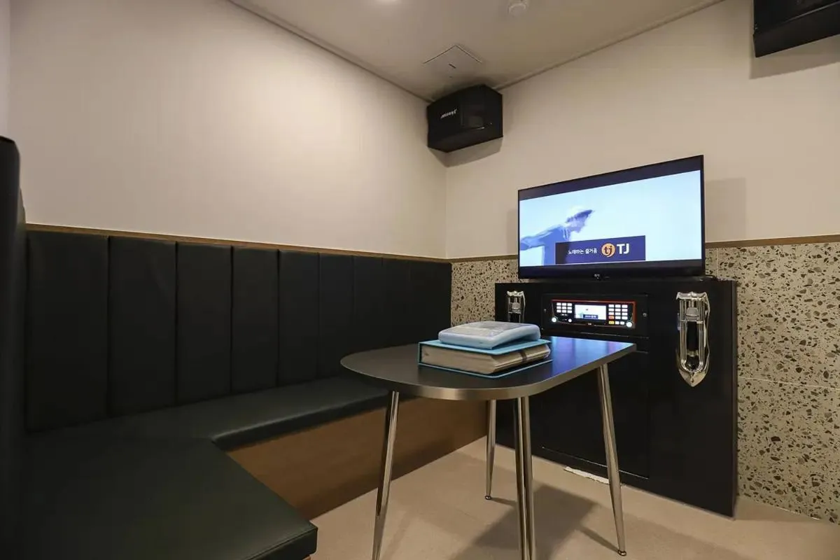 TV and multimedia in Rosy Hotel