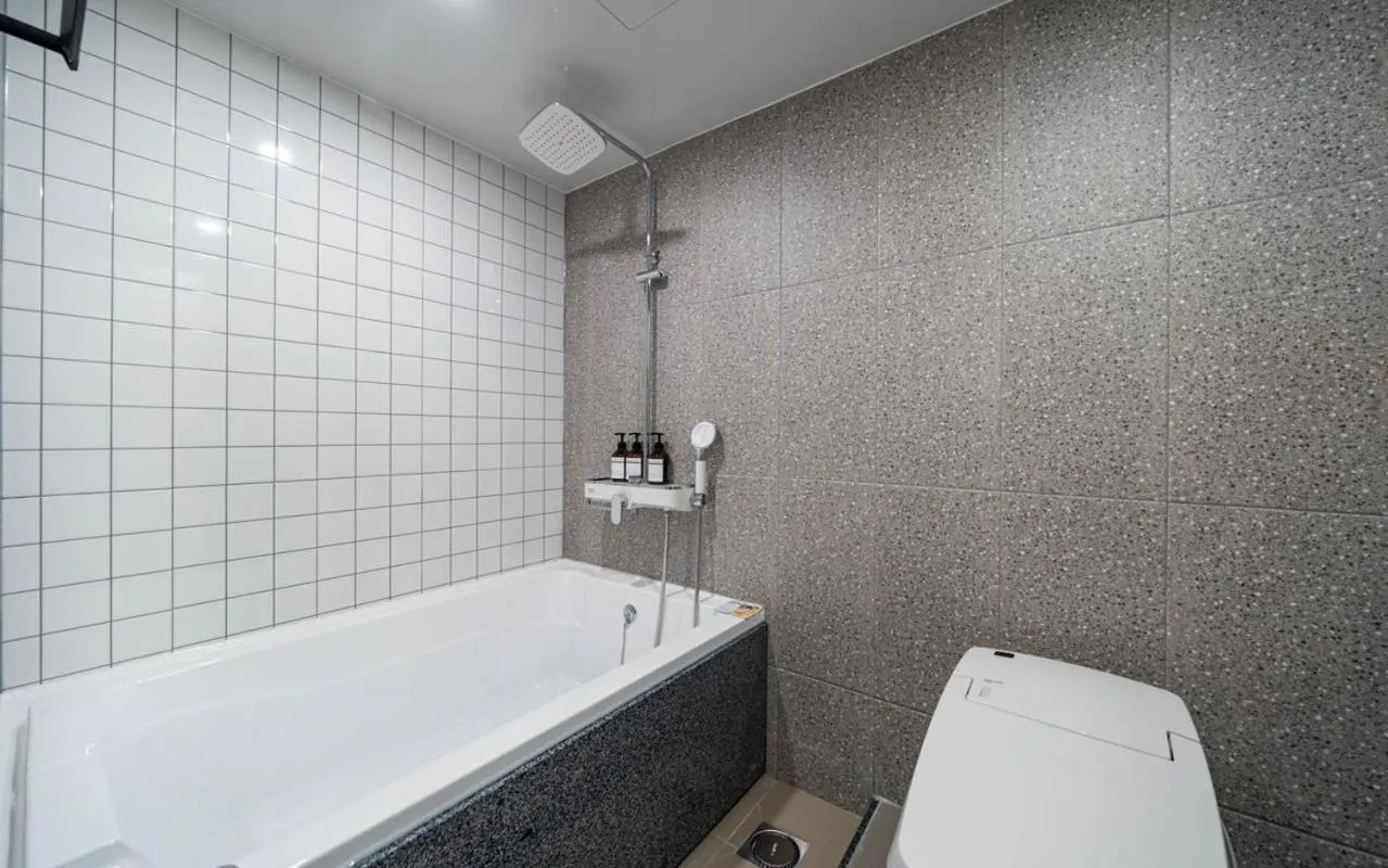 Shower in Rosy Hotel