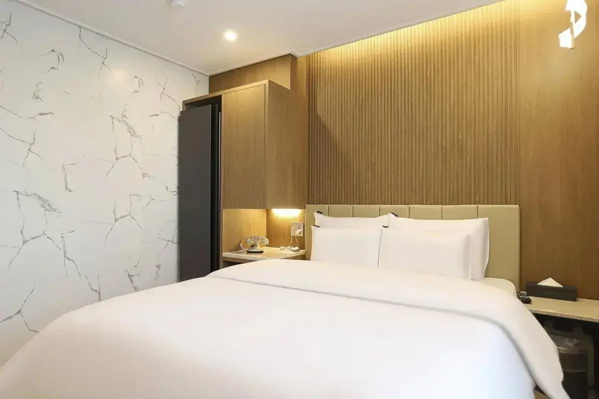 Bed in Rosy Hotel Bed in Rosy Hotel