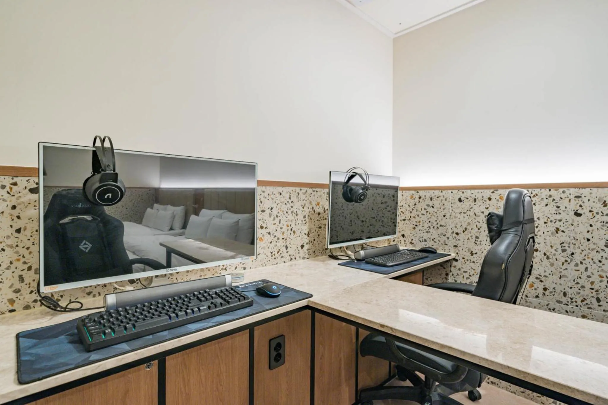 TV and multimedia in Rosy Hotel