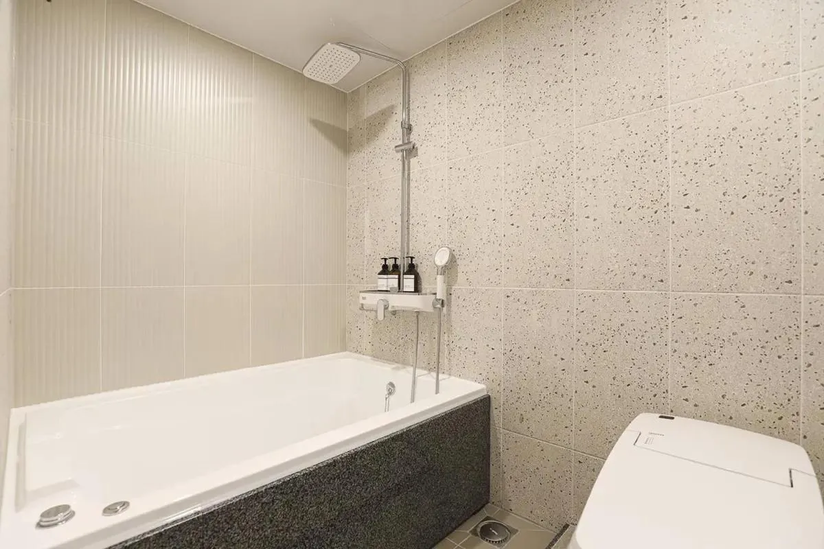Shower in Rosy Hotel