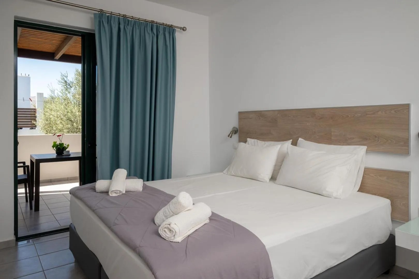 Bed in Triantafillas Suites