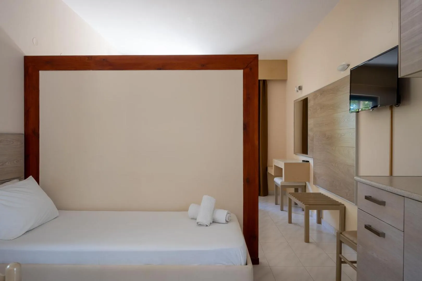 Bed in Triantafillas Suites