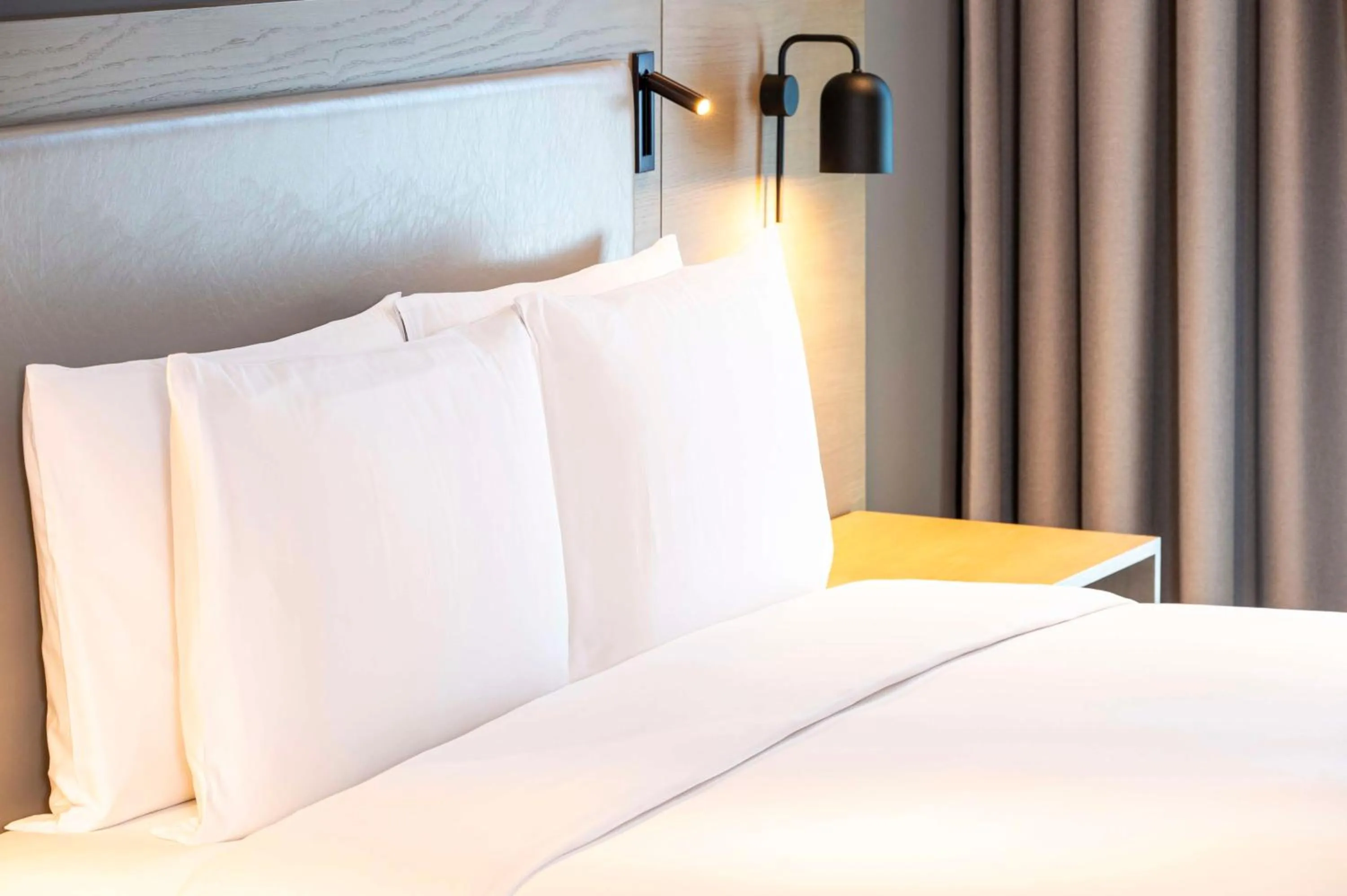 Photo of the whole room, Bed in Hyatt Place Nairobi Westlands