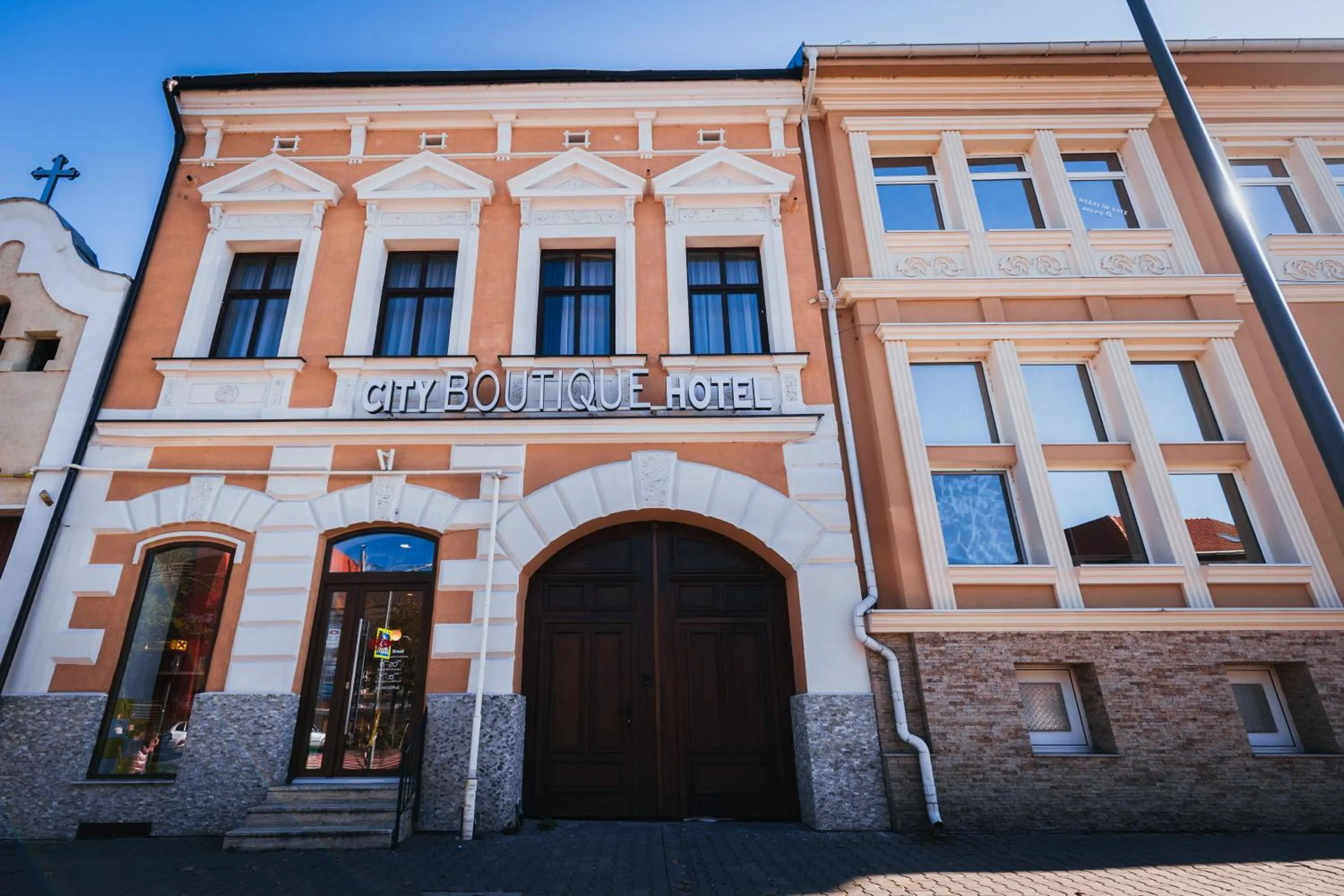 Facade/entrance in City Boutique Hotel Reghin