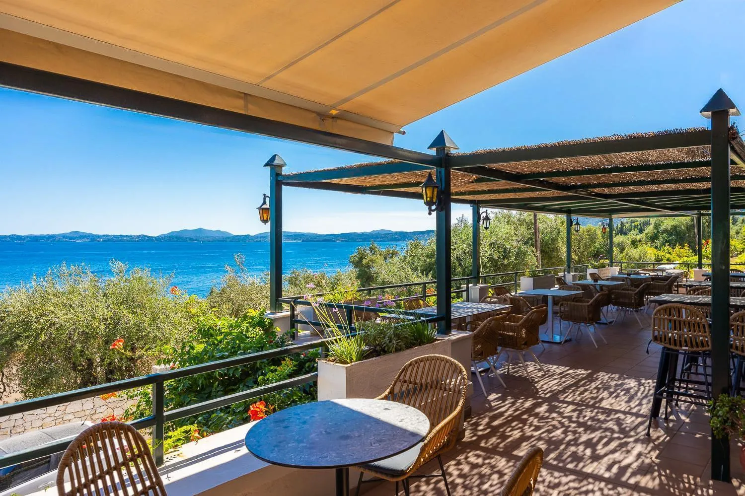 Restaurant/places to eat in Nissaki Sea View Hotel