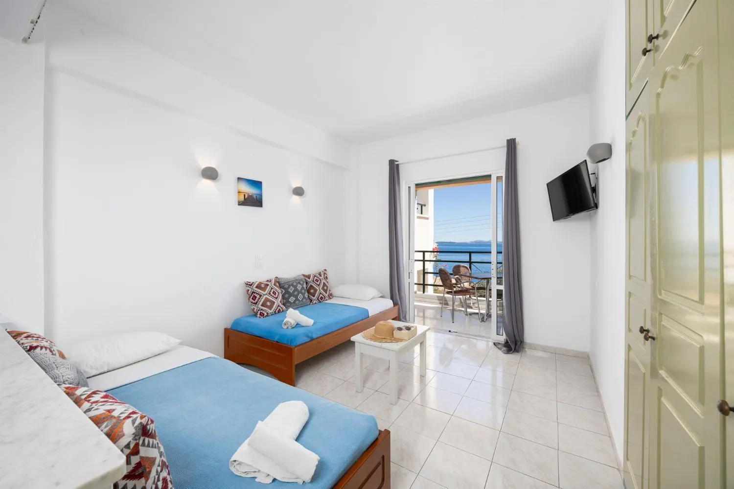 TV and multimedia, Bed in Nissaki Sea View Hotel