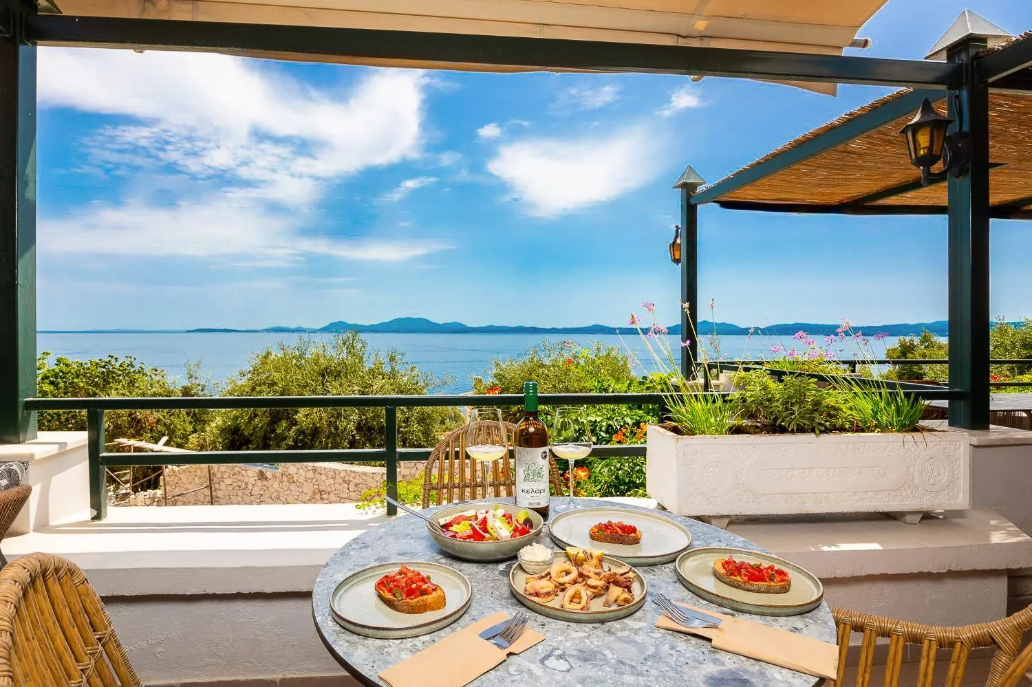 Restaurant/places to eat in Nissaki Sea View Hotel