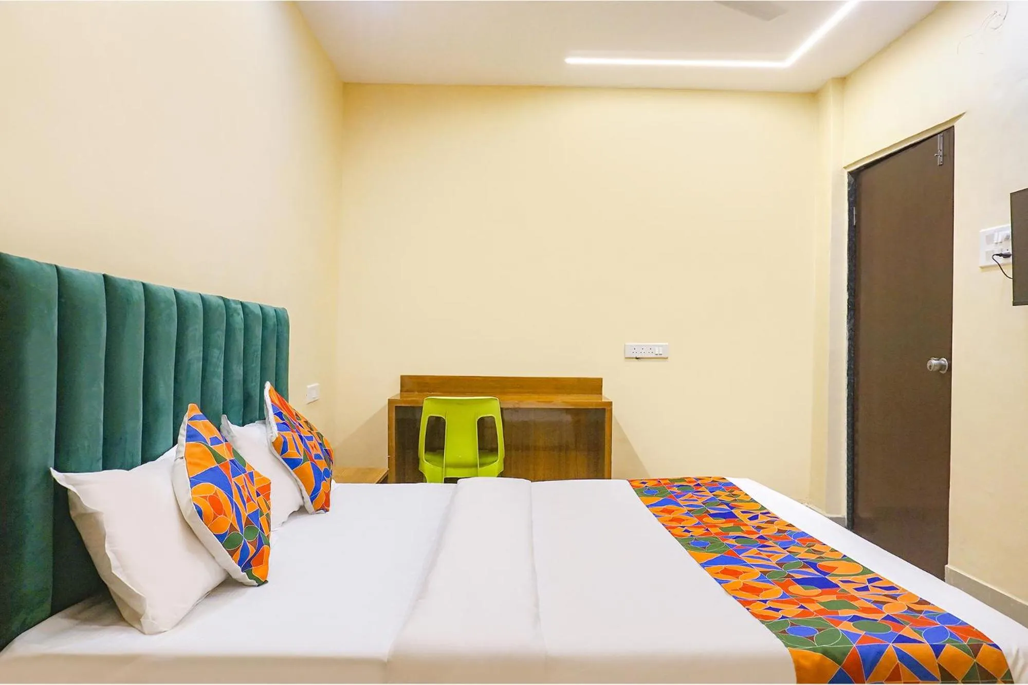 Bed in FabHotel New Falcon Inn - Nr Balewadi stadium