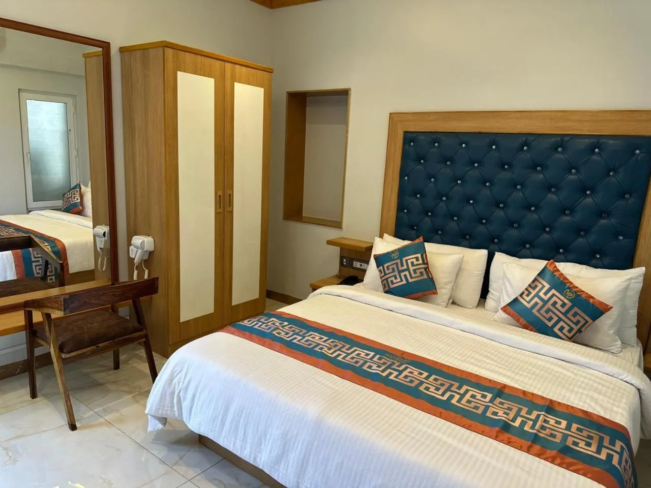 Lake view, Bed in The VP Residency Towerrs