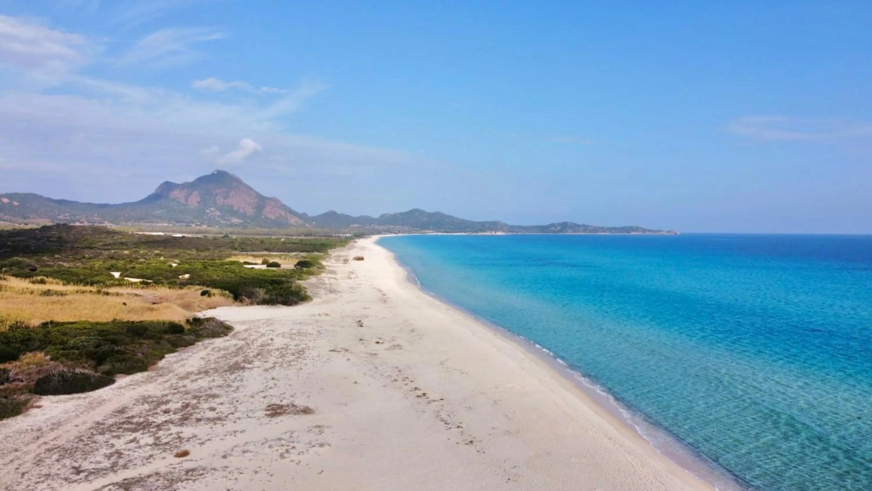 Residence in Costa Rei just 450 meters from the beach, apartments with air conditioning and outdoor private area