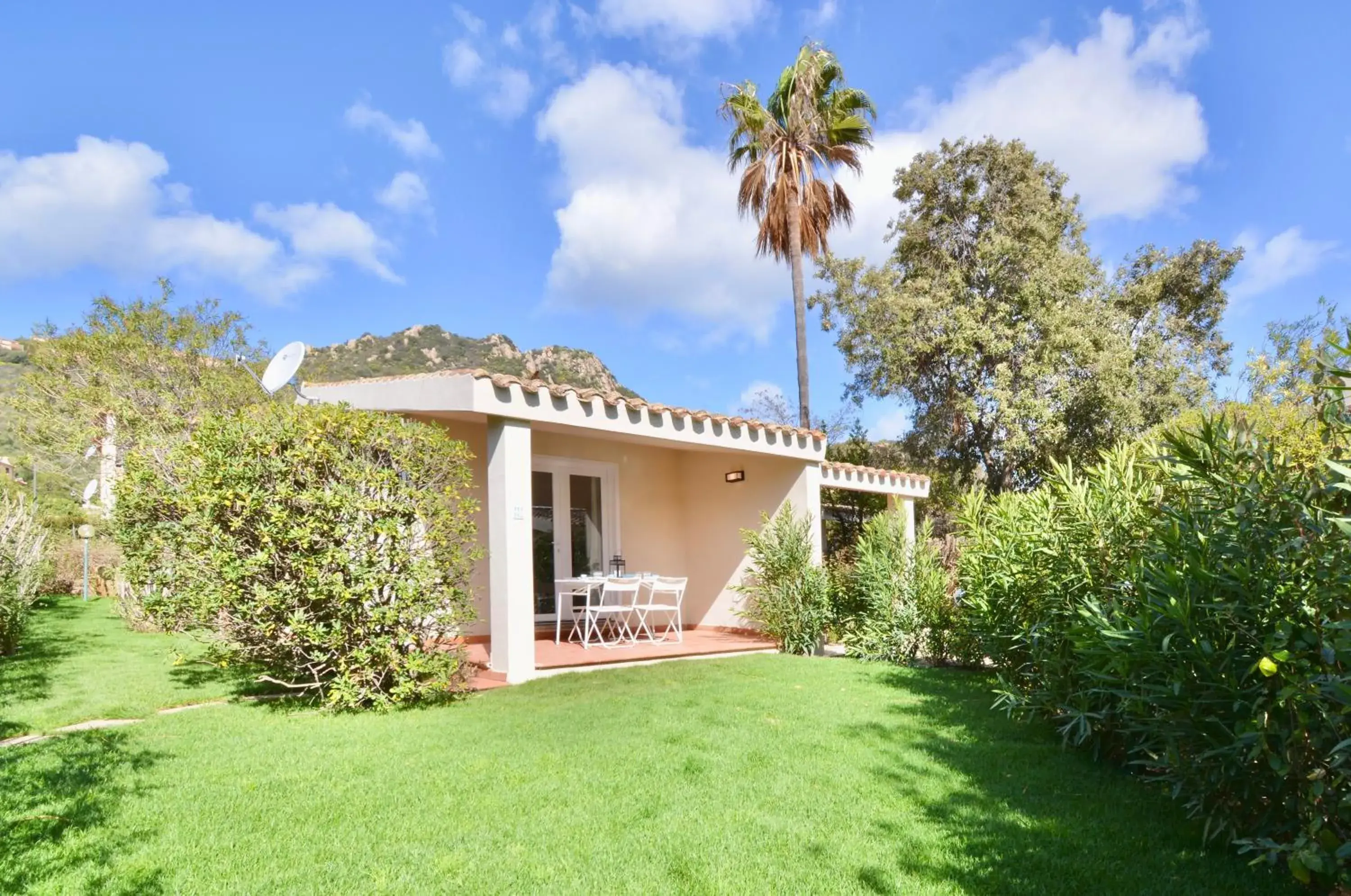 Residence in Costa Rei just 450 meters from the beach, apartments with air conditioning and outdoor private area Residence in Costa Rei just 450 meters from the beach, apartments with air conditioning and outdoor private area