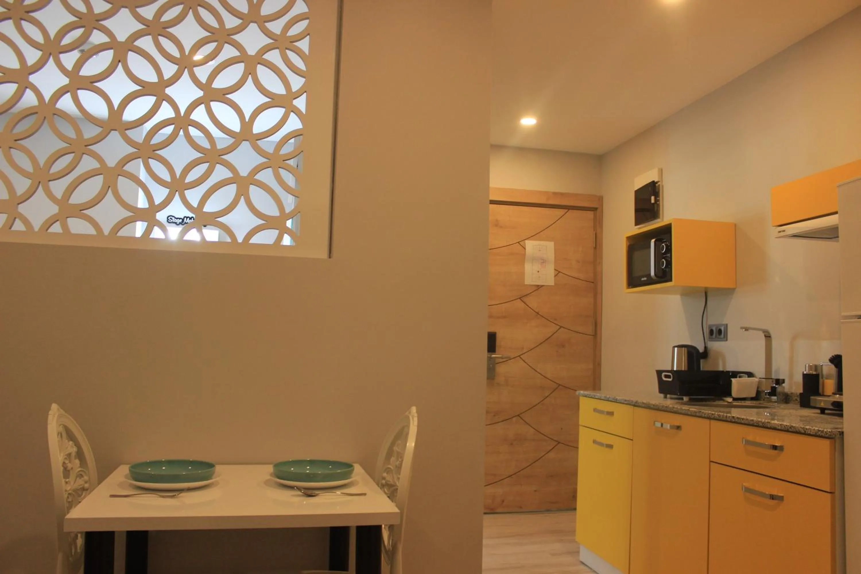 Kitchen or kitchenette in Retro Star Suites