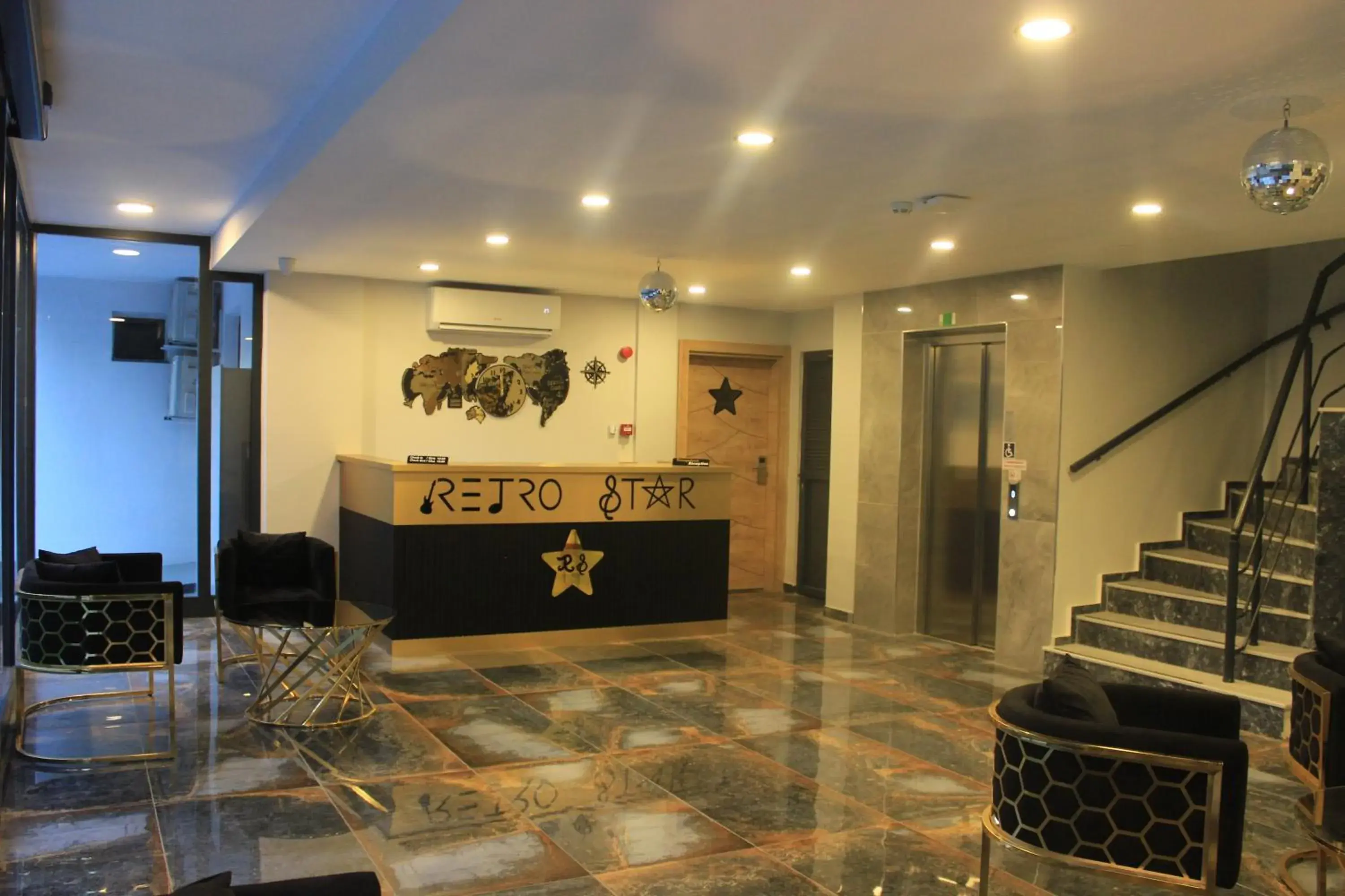 Lobby or reception in Retro Star Suites Lobby or reception in Retro Star Suites