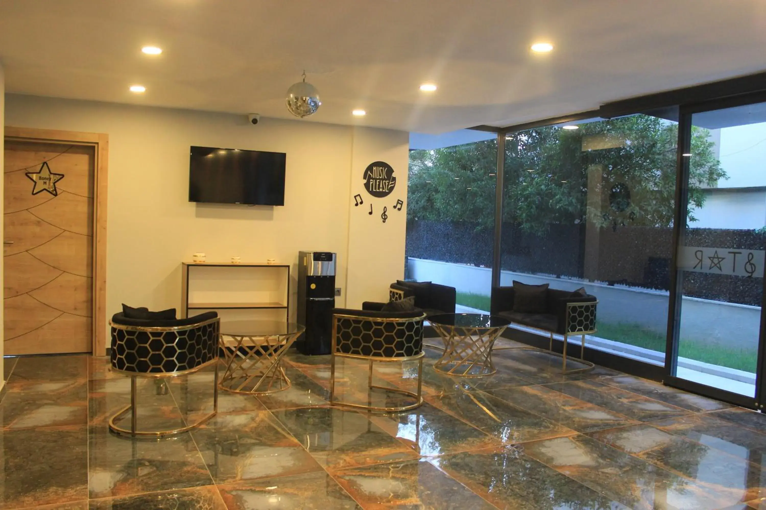 Lobby or reception in Retro Star Suites Lobby or reception in Retro Star Suites