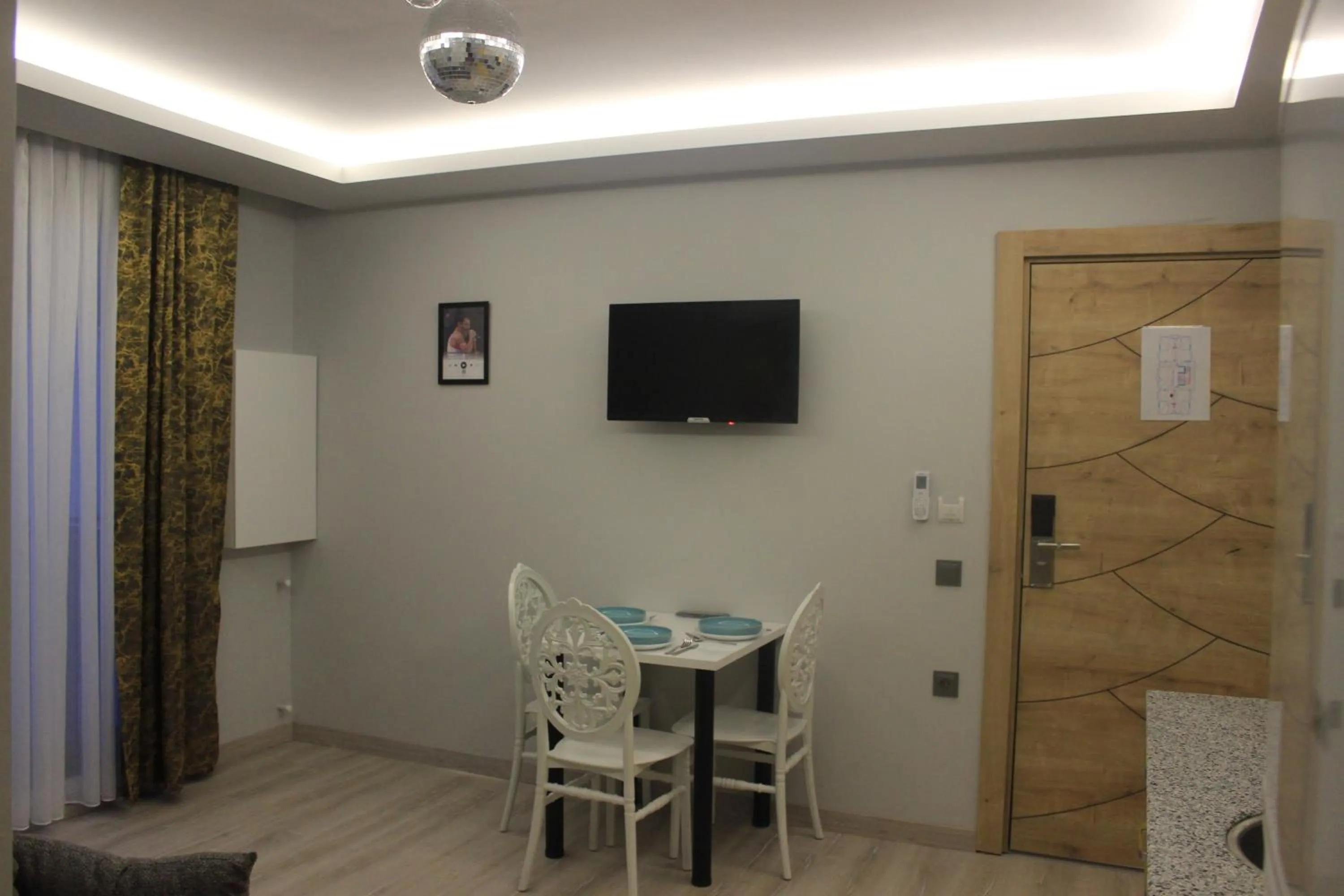 TV and multimedia in Retro Star Suites