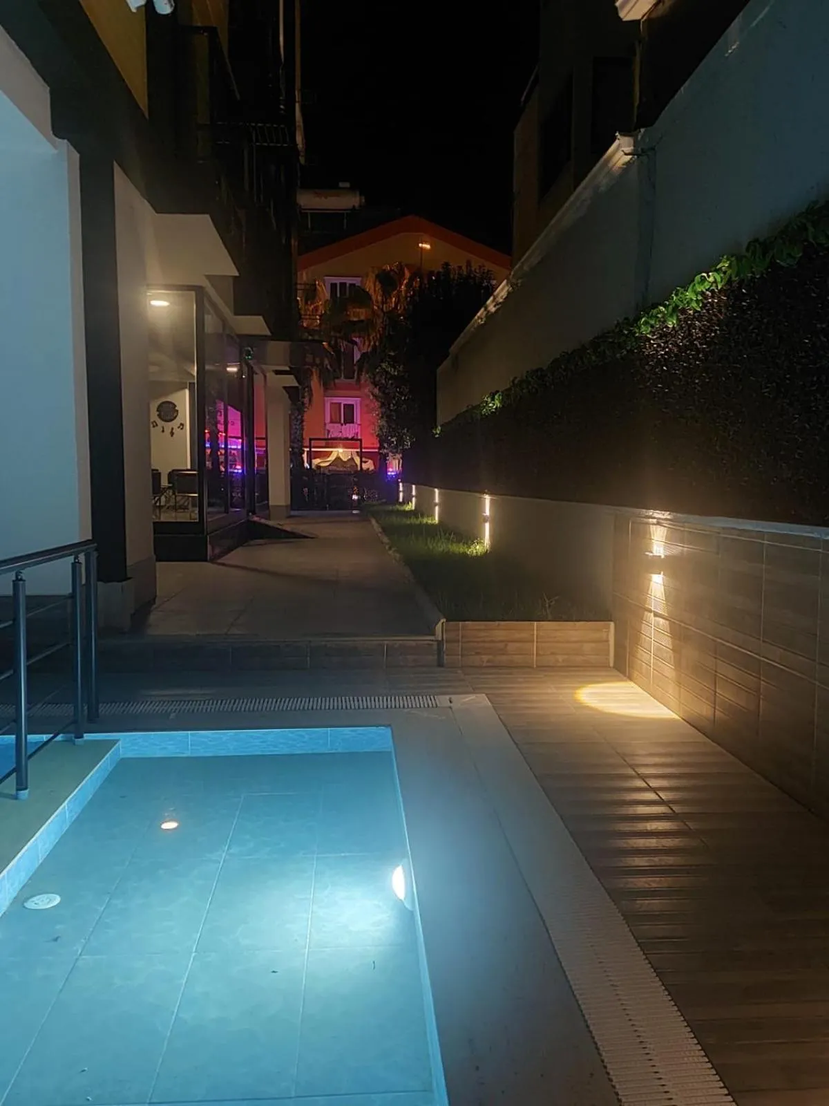 Night in Retro Star Suites