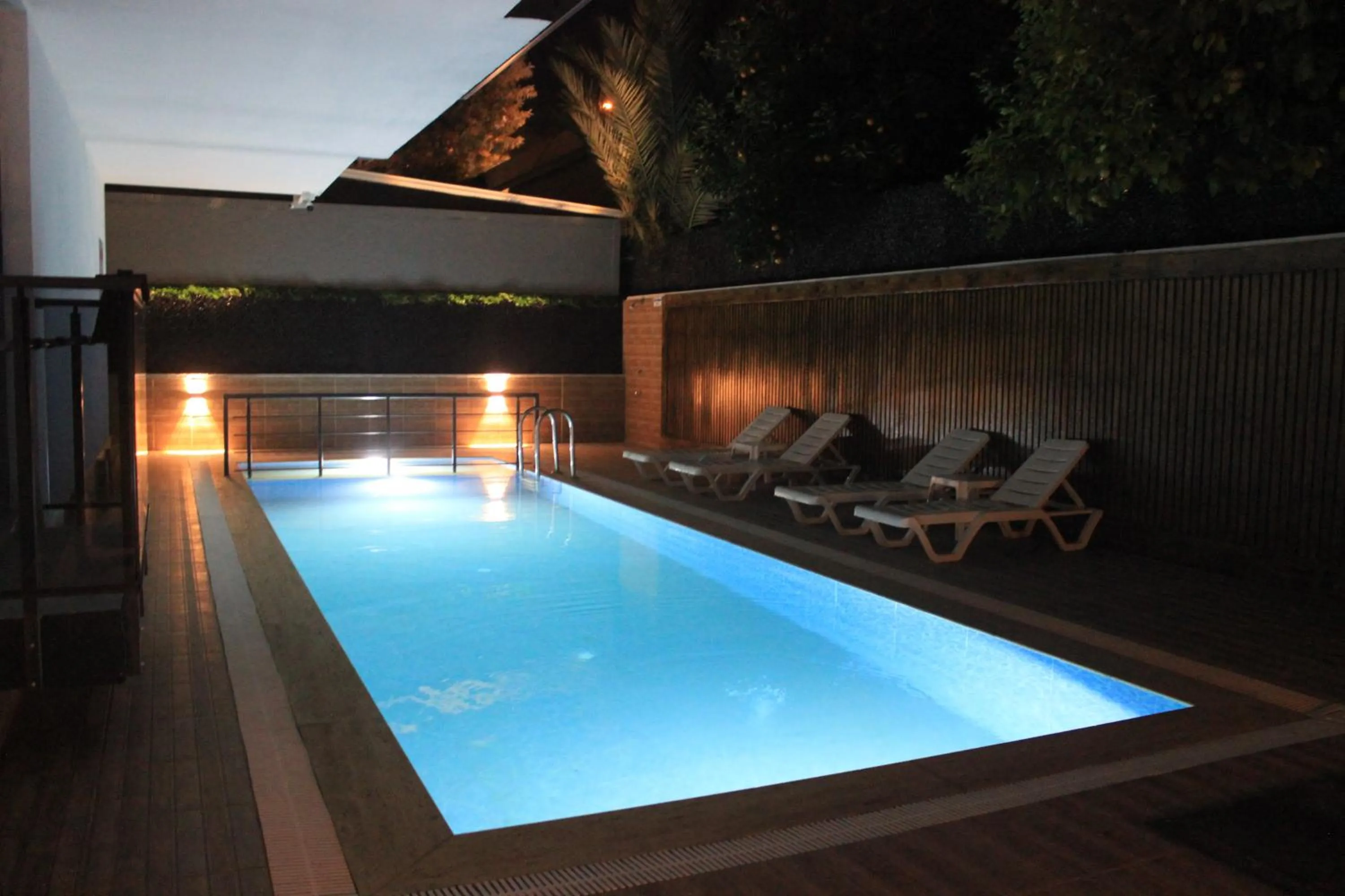 Night in Retro Star Suites