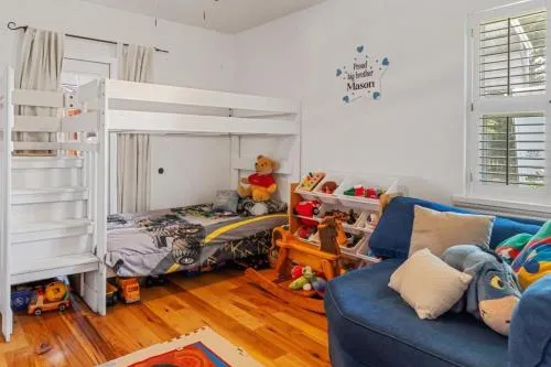 2 Bed Apartment Sleeps 4 with Free Parking