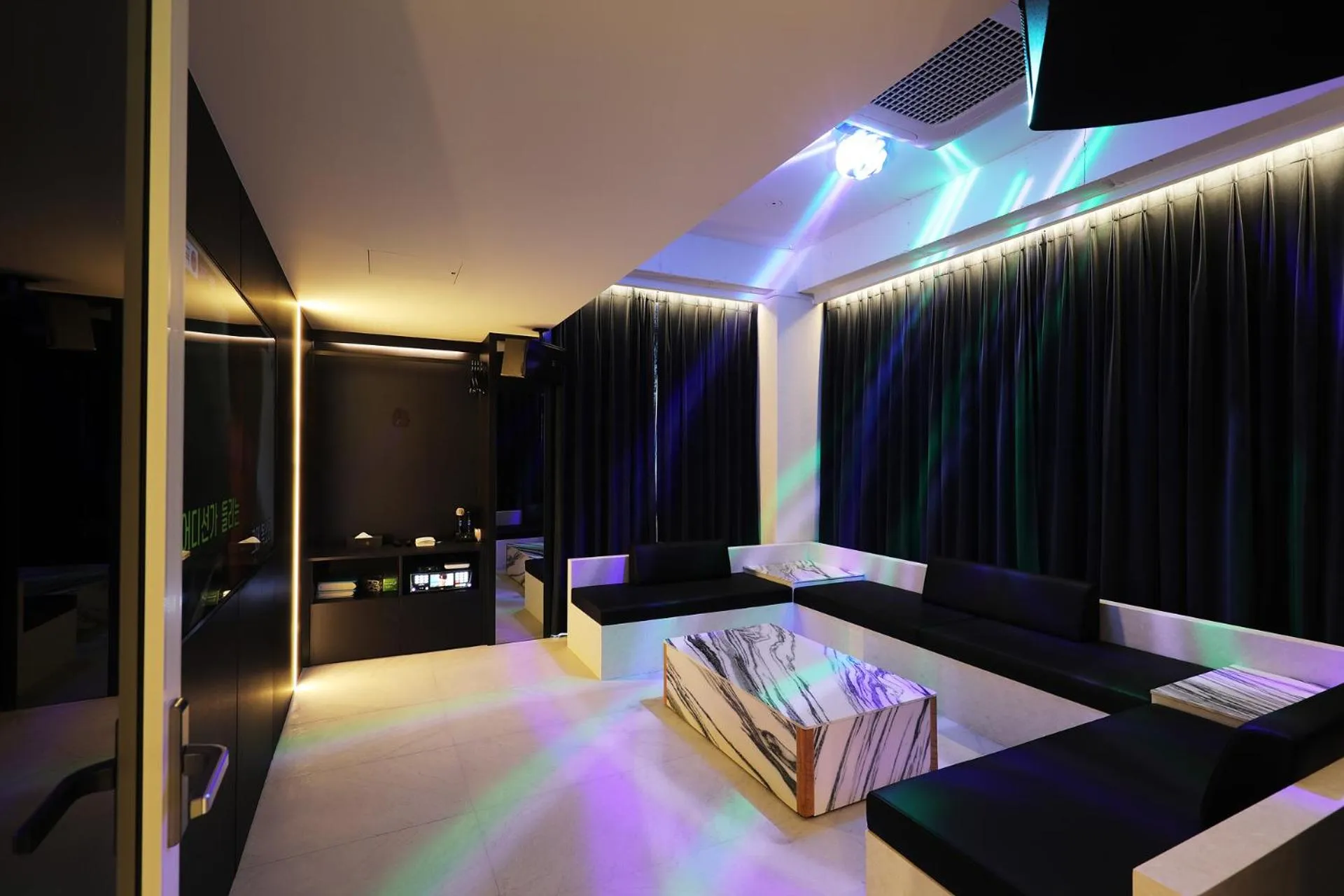 Seating area, Bed in Seoul Inn Hotel by The Designers