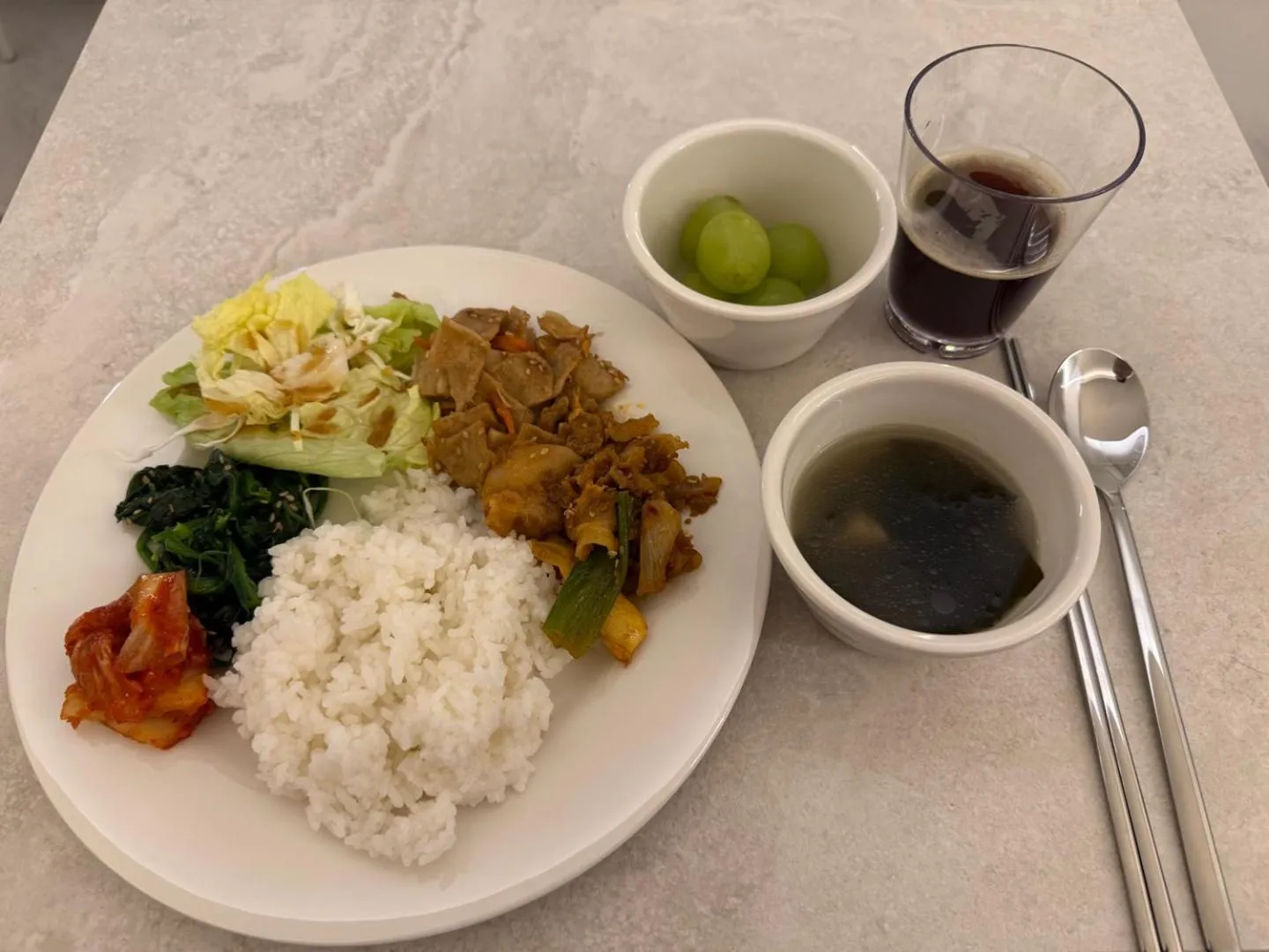 Food and drinks in Seoul Inn Hotel by The Designers