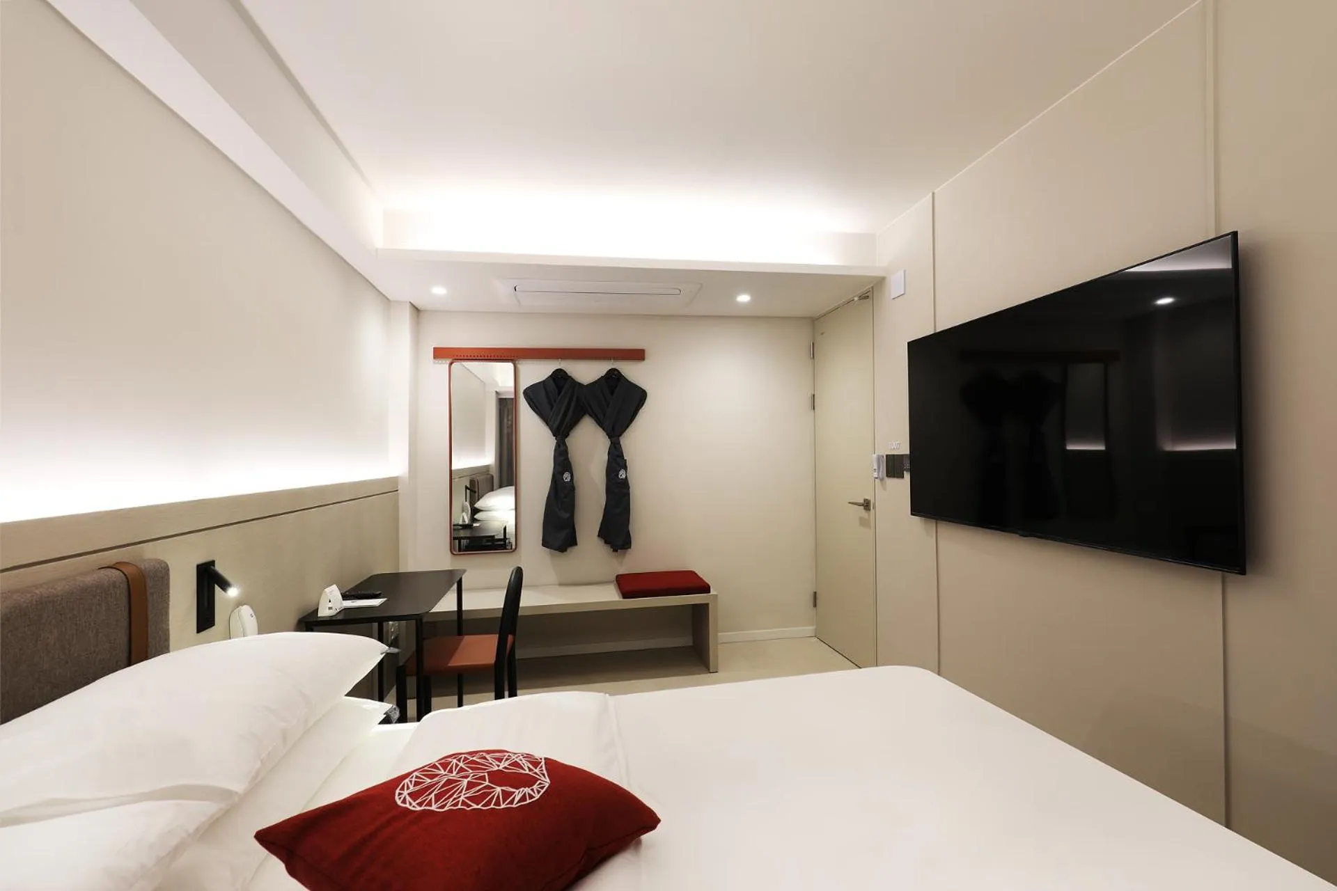 Bed in Seoul Inn Hotel by The Designers