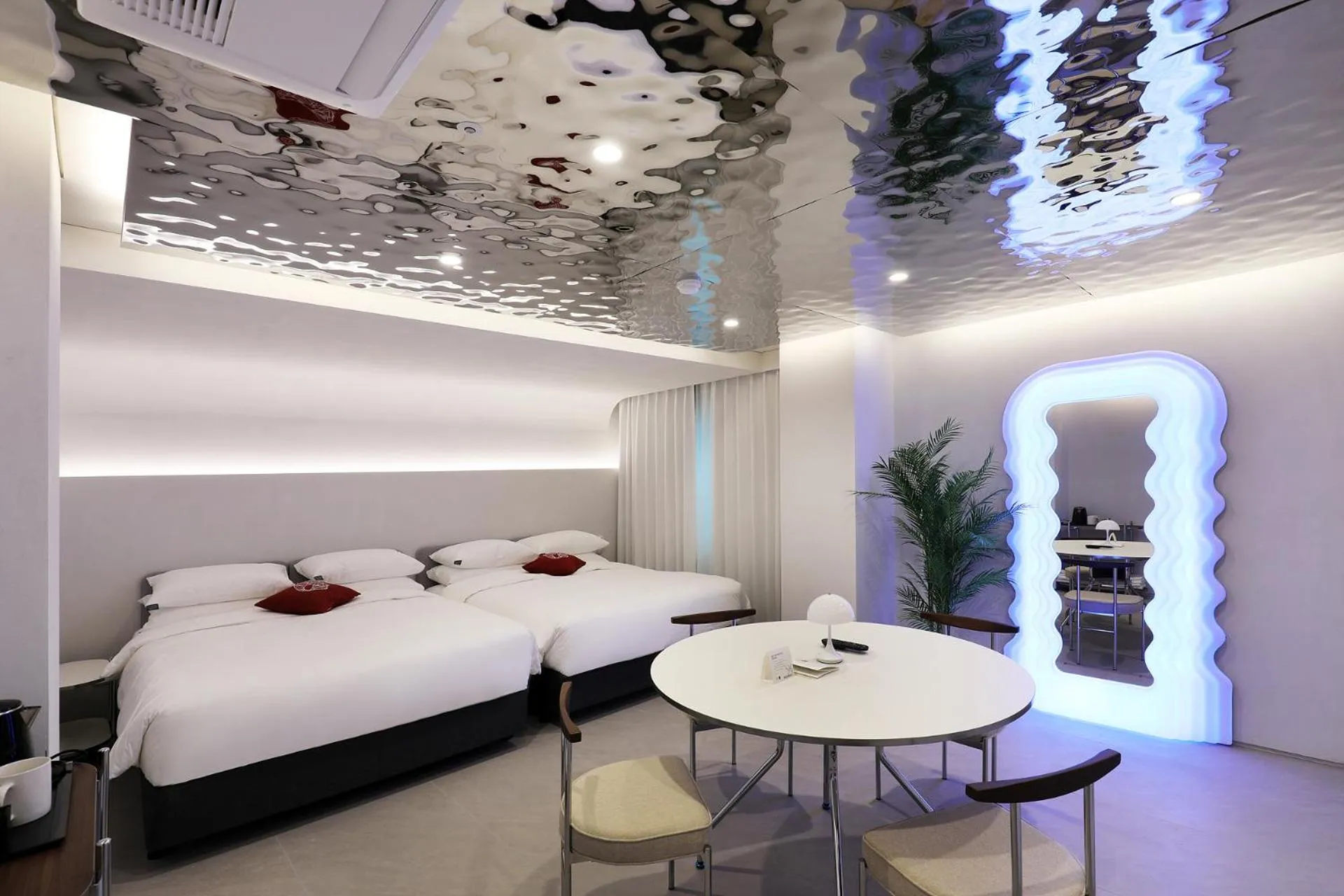 Bed in Seoul Inn Hotel by The Designers