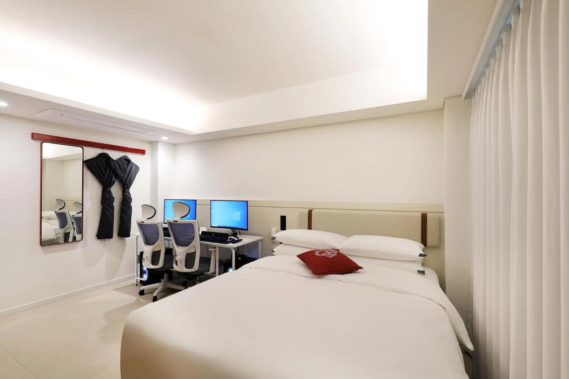 Bed in Seoul Inn Hotel by The Designers