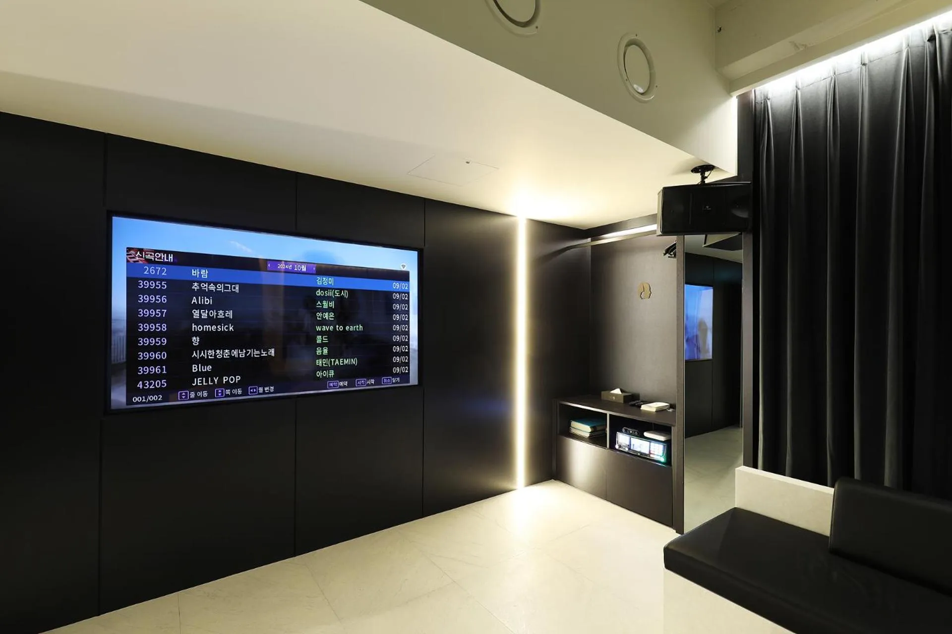 Communal lounge/ TV room in Seoul Inn Hotel by The Designers