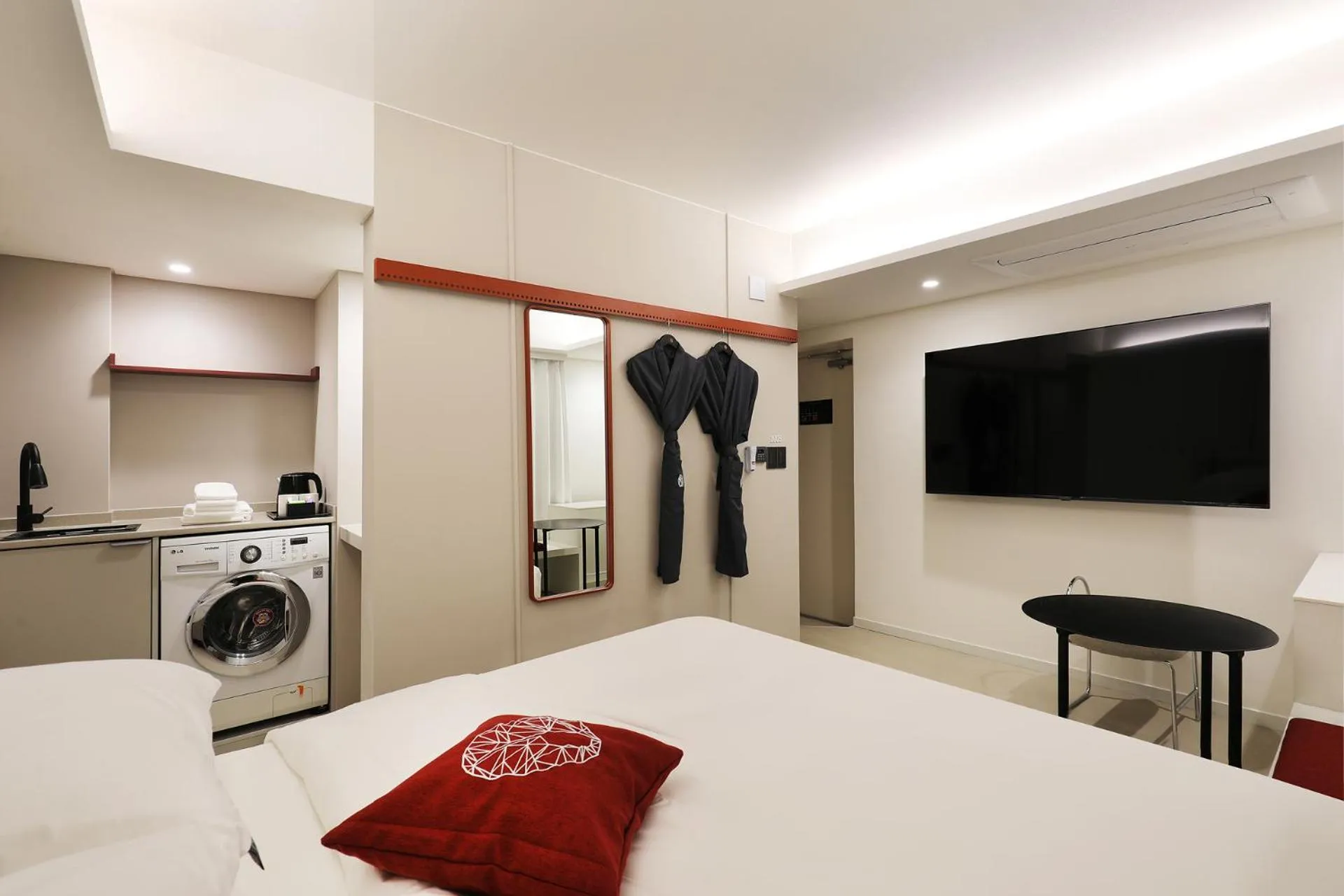 Bed in Seoul Inn Hotel by The Designers