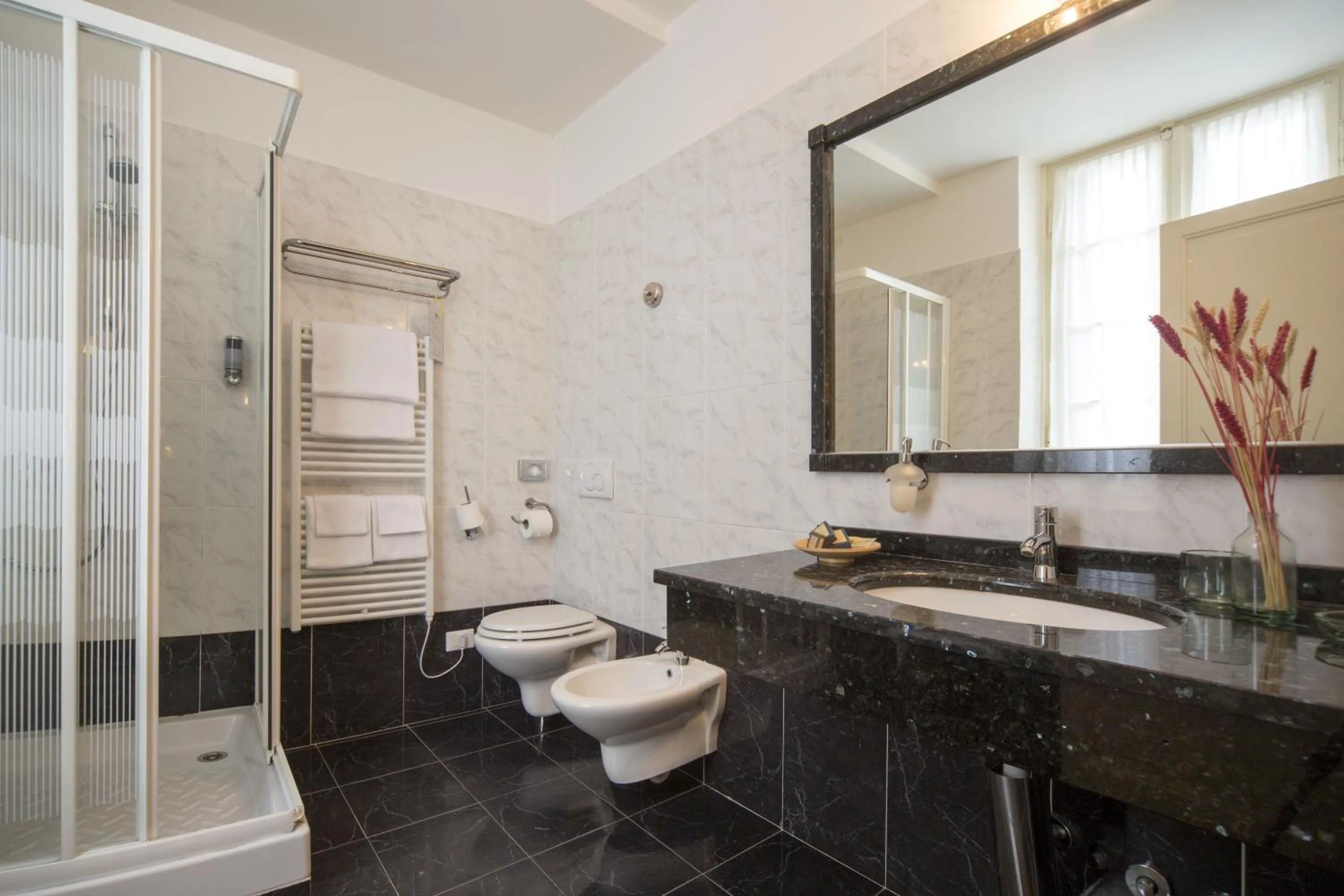 Shower in Villa Imperiale Hotel