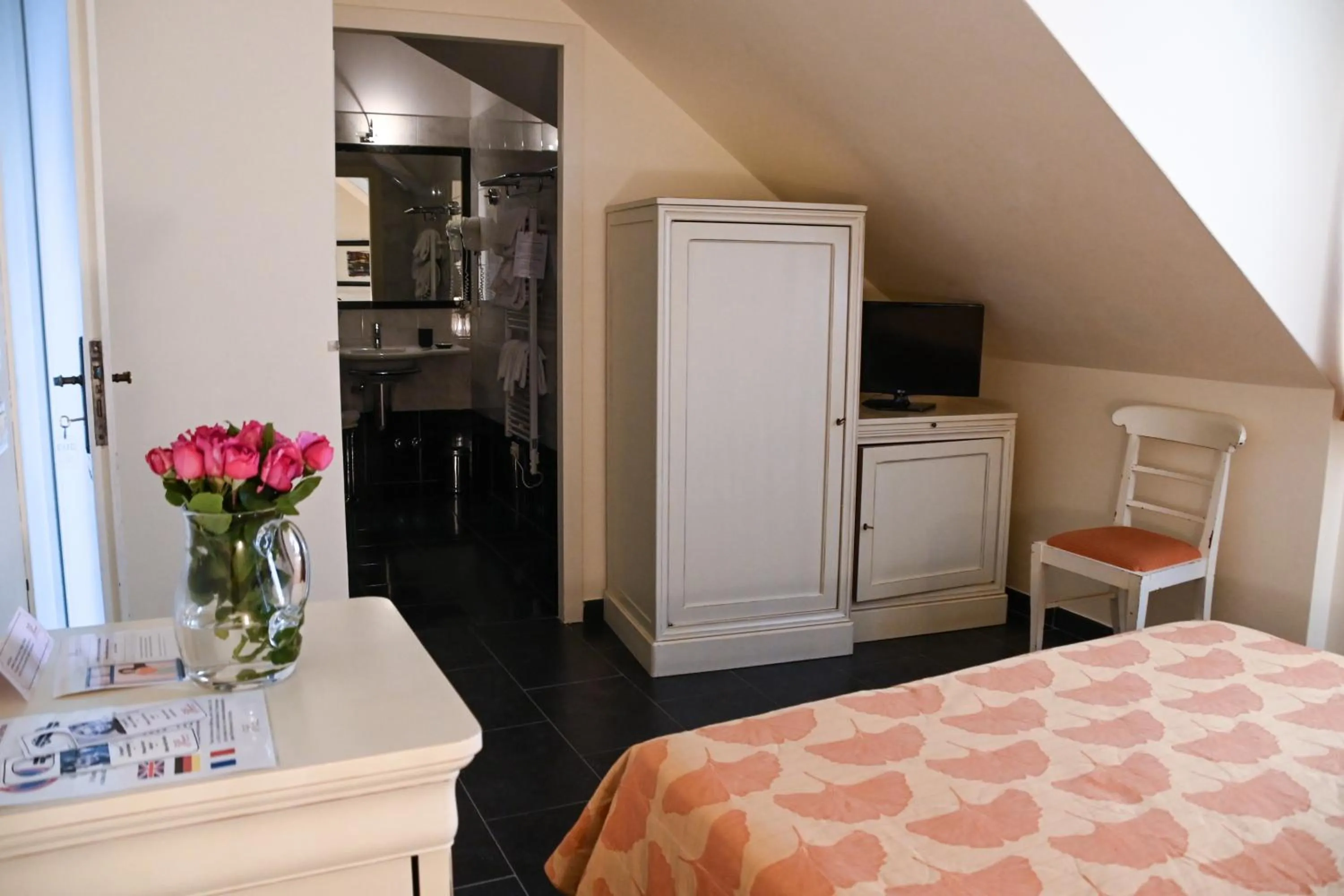 Photo of the whole room, Bed in Villa Imperiale Hotel