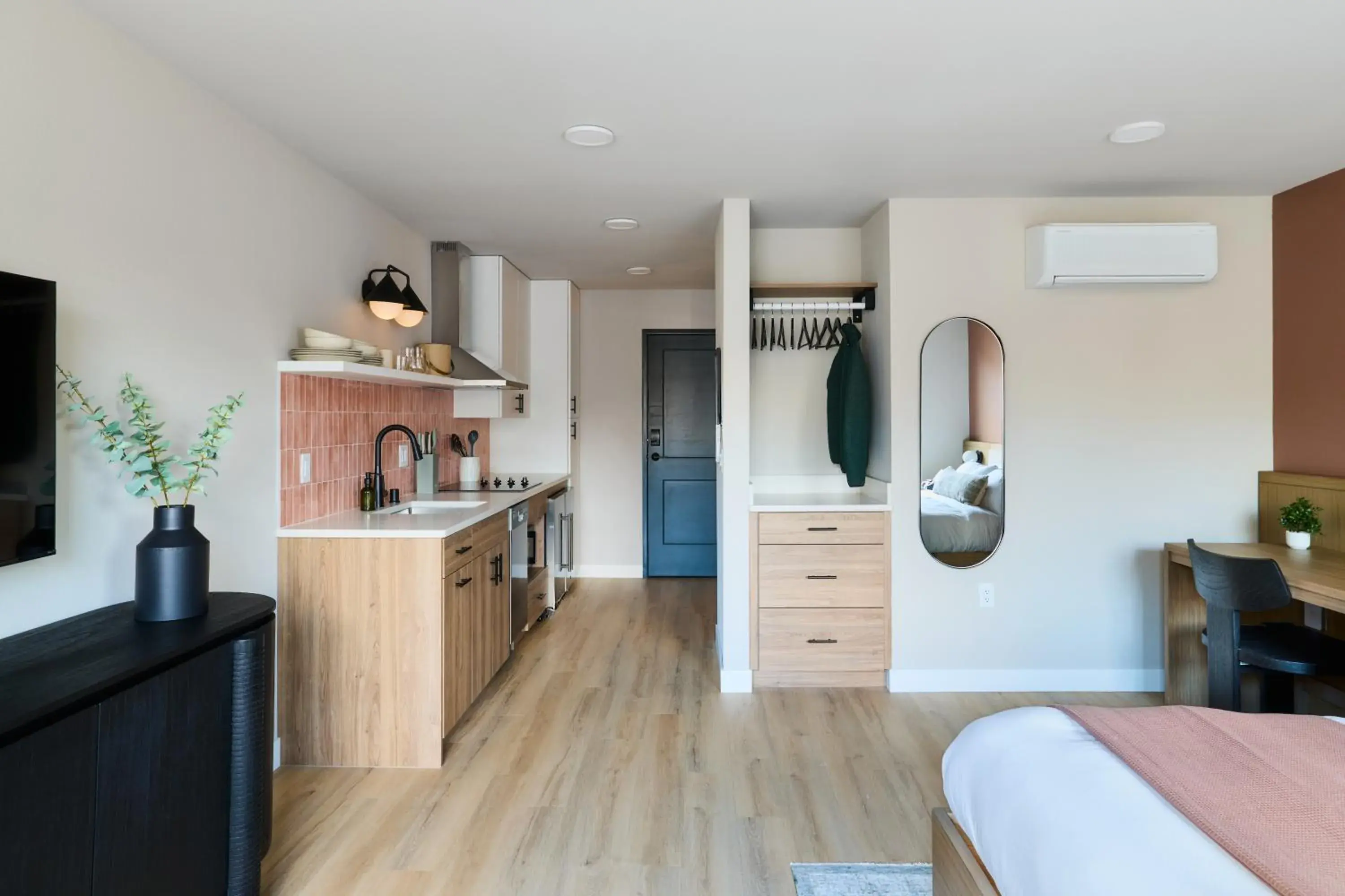 Photo of the whole room, Bed in The Dylin Photo of the whole room, Bed in The Dylin