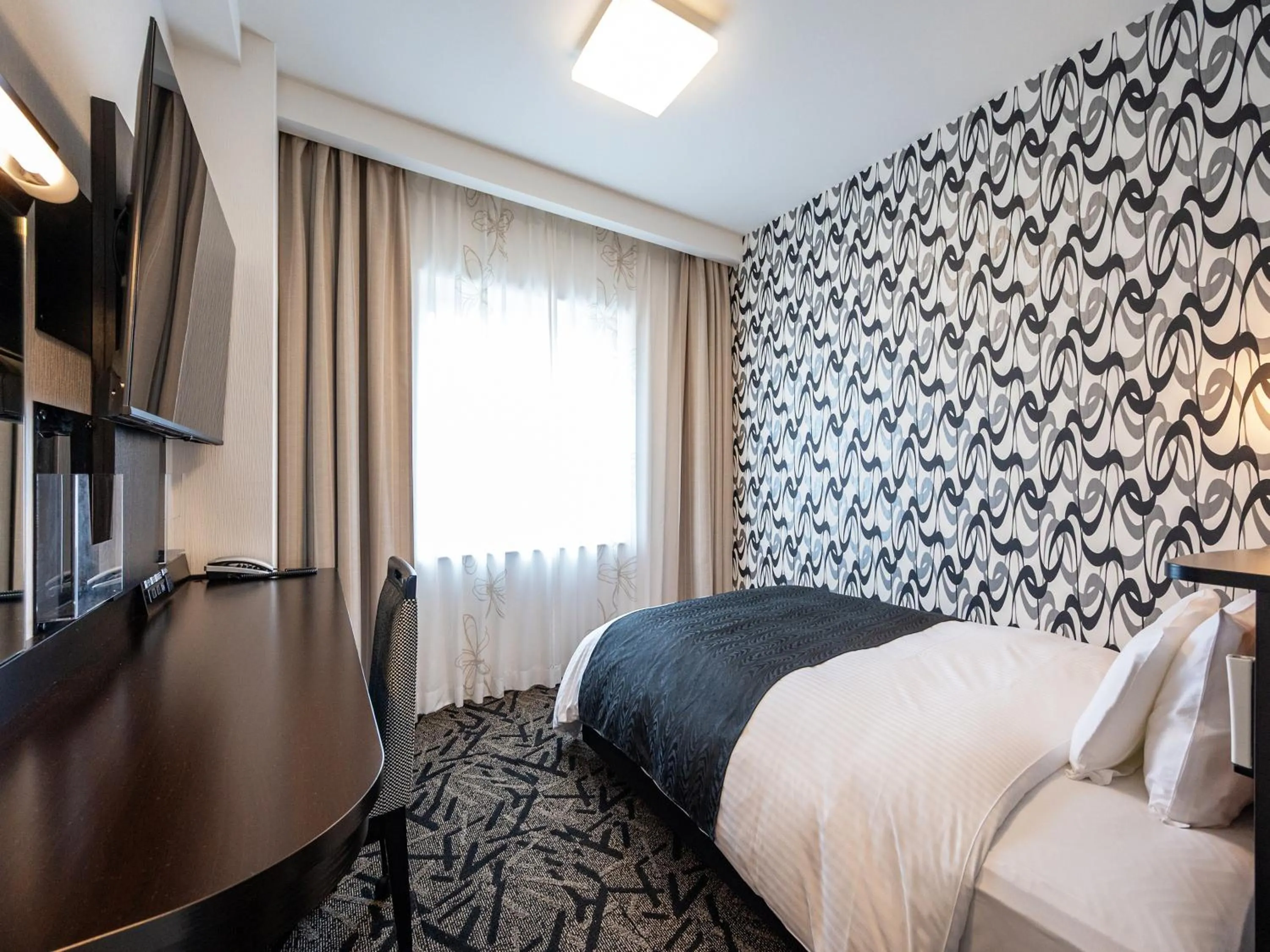 Photo of the whole room, Bed in APA Hotel Shonan Tsujido Ekimae