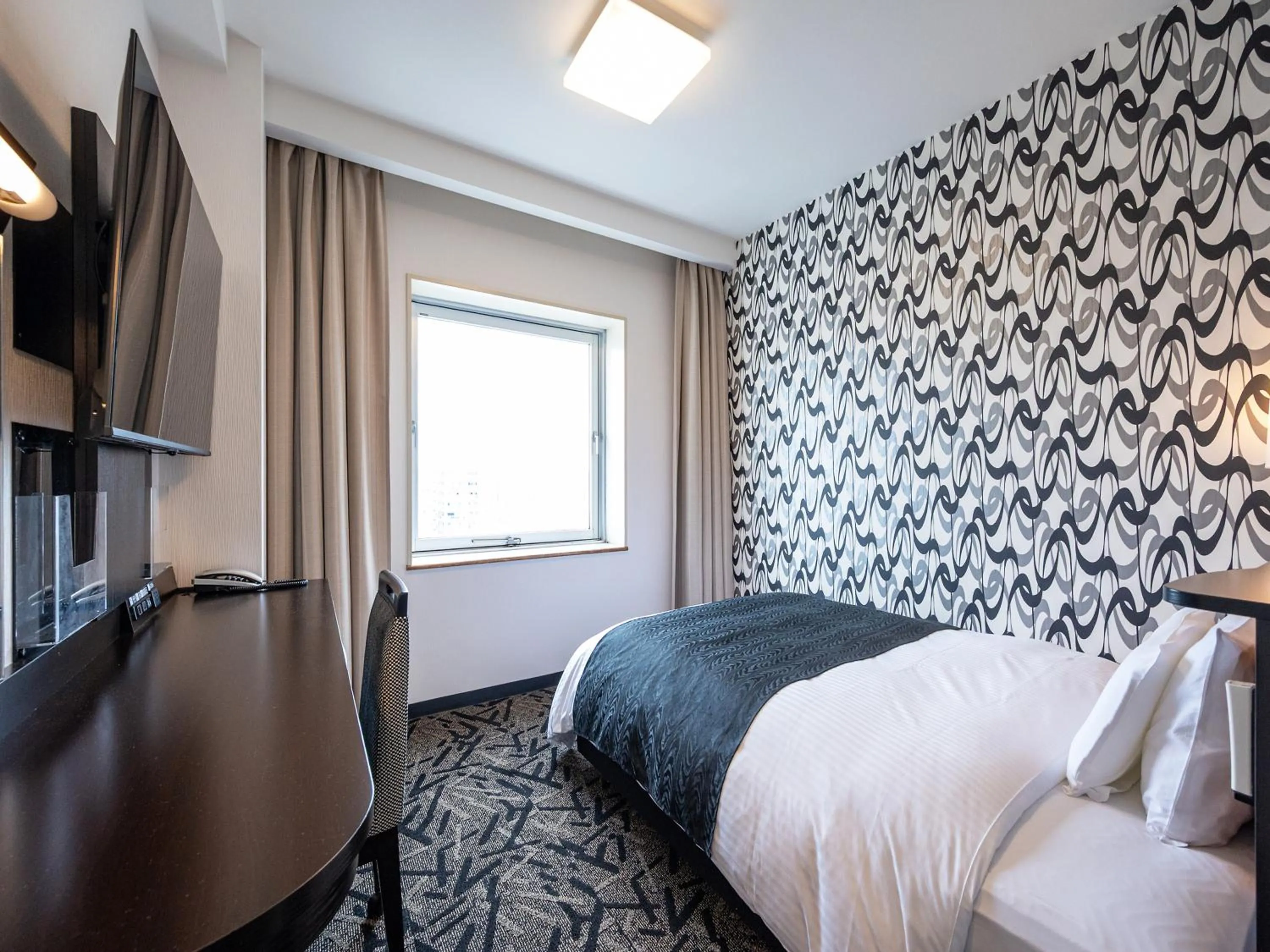 Photo of the whole room, Bed in APA Hotel Shonan Tsujido Ekimae