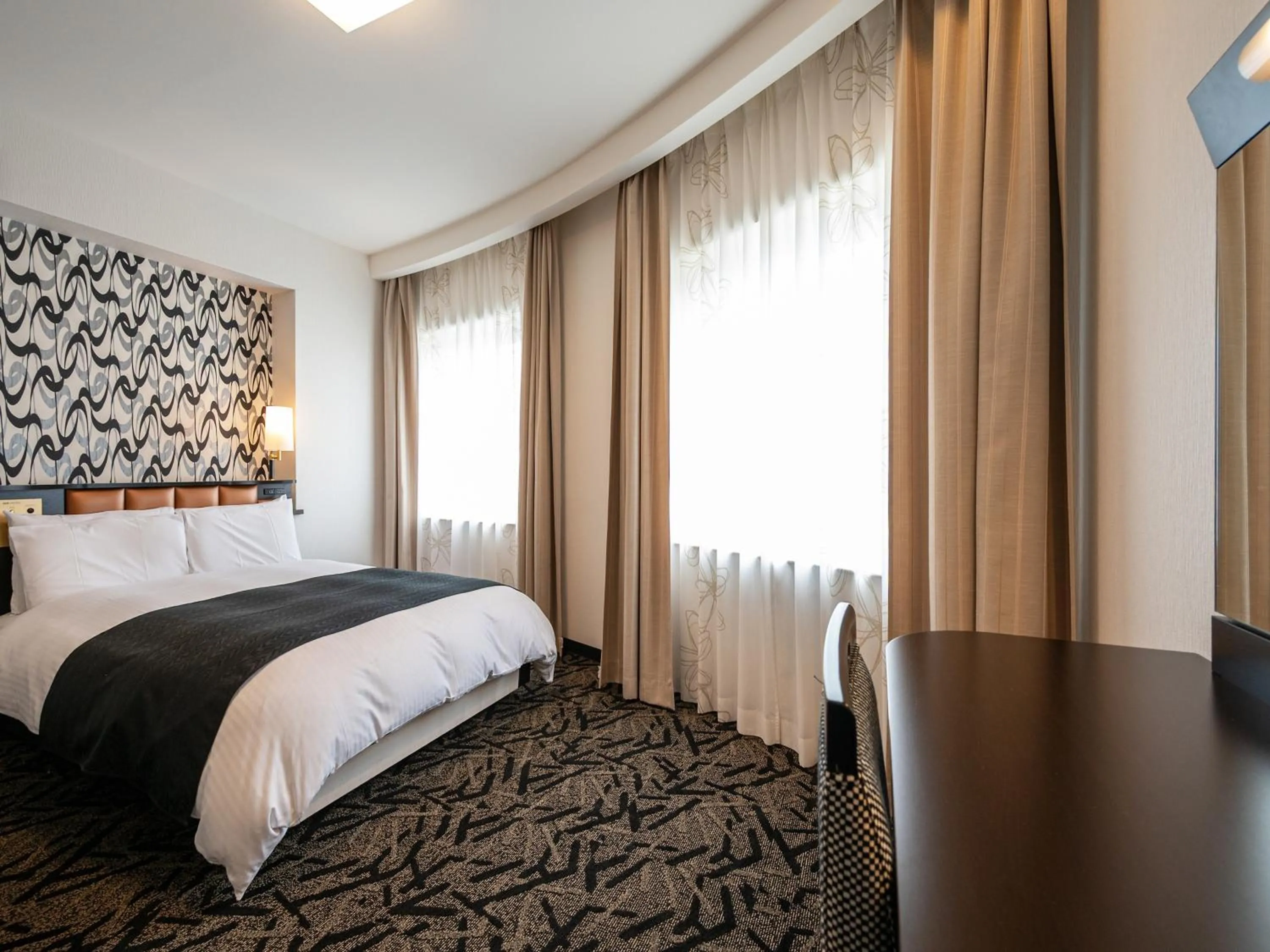 Photo of the whole room, Bed in APA Hotel Shonan Tsujido Ekimae