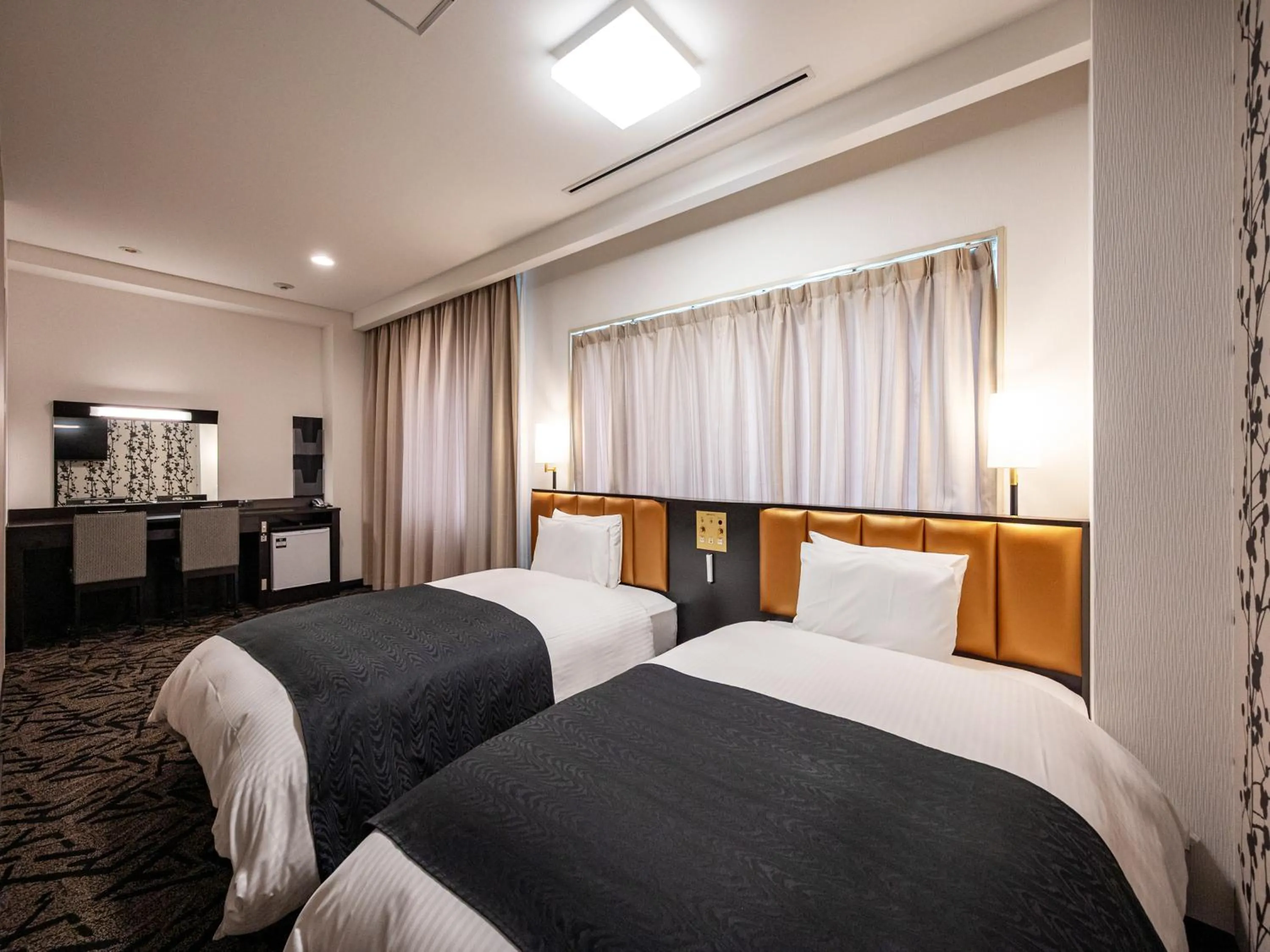 Photo of the whole room, Bed in APA Hotel Shonan Tsujido Ekimae