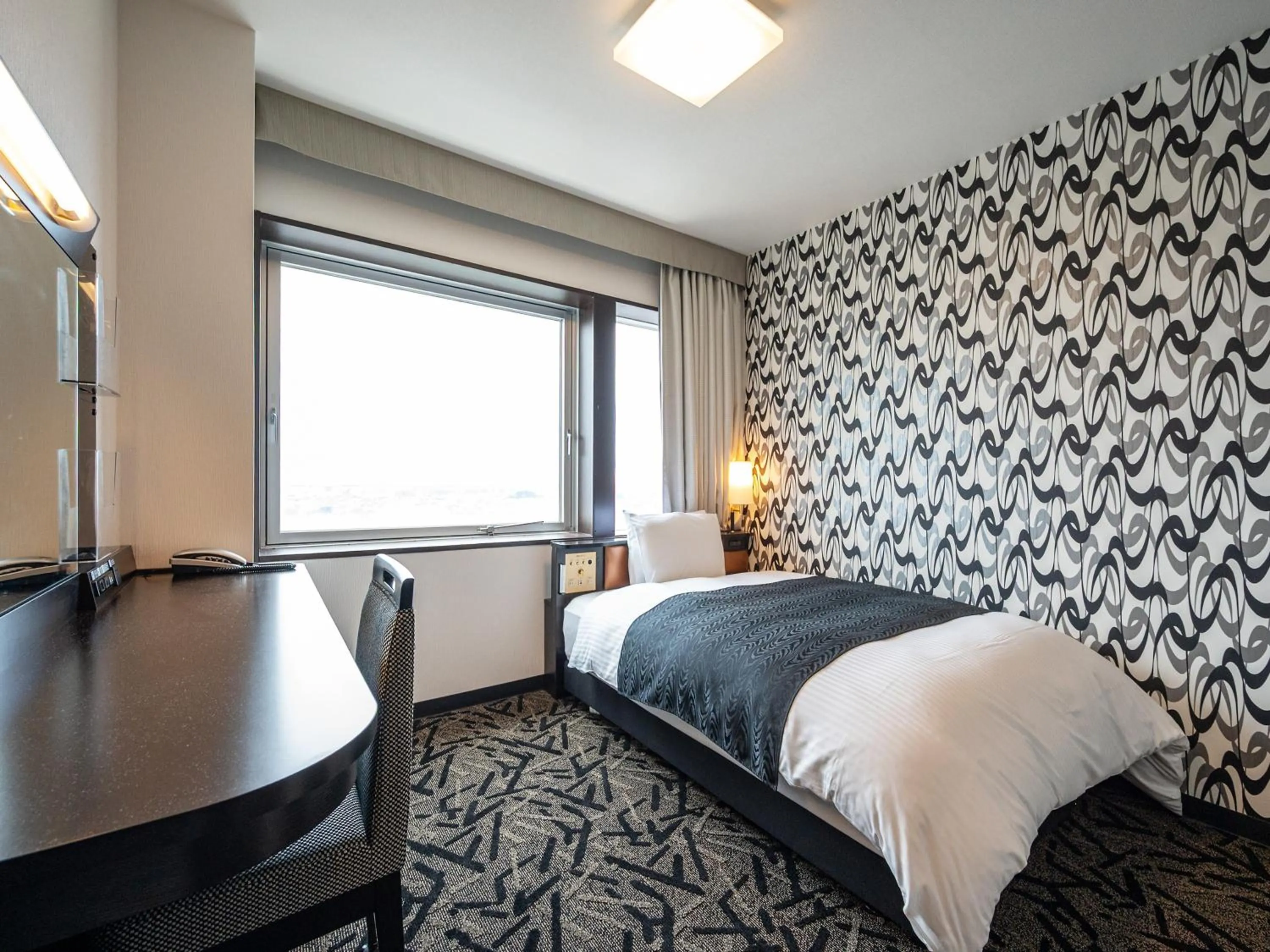 Photo of the whole room, Bed in APA Hotel Shonan Tsujido Ekimae