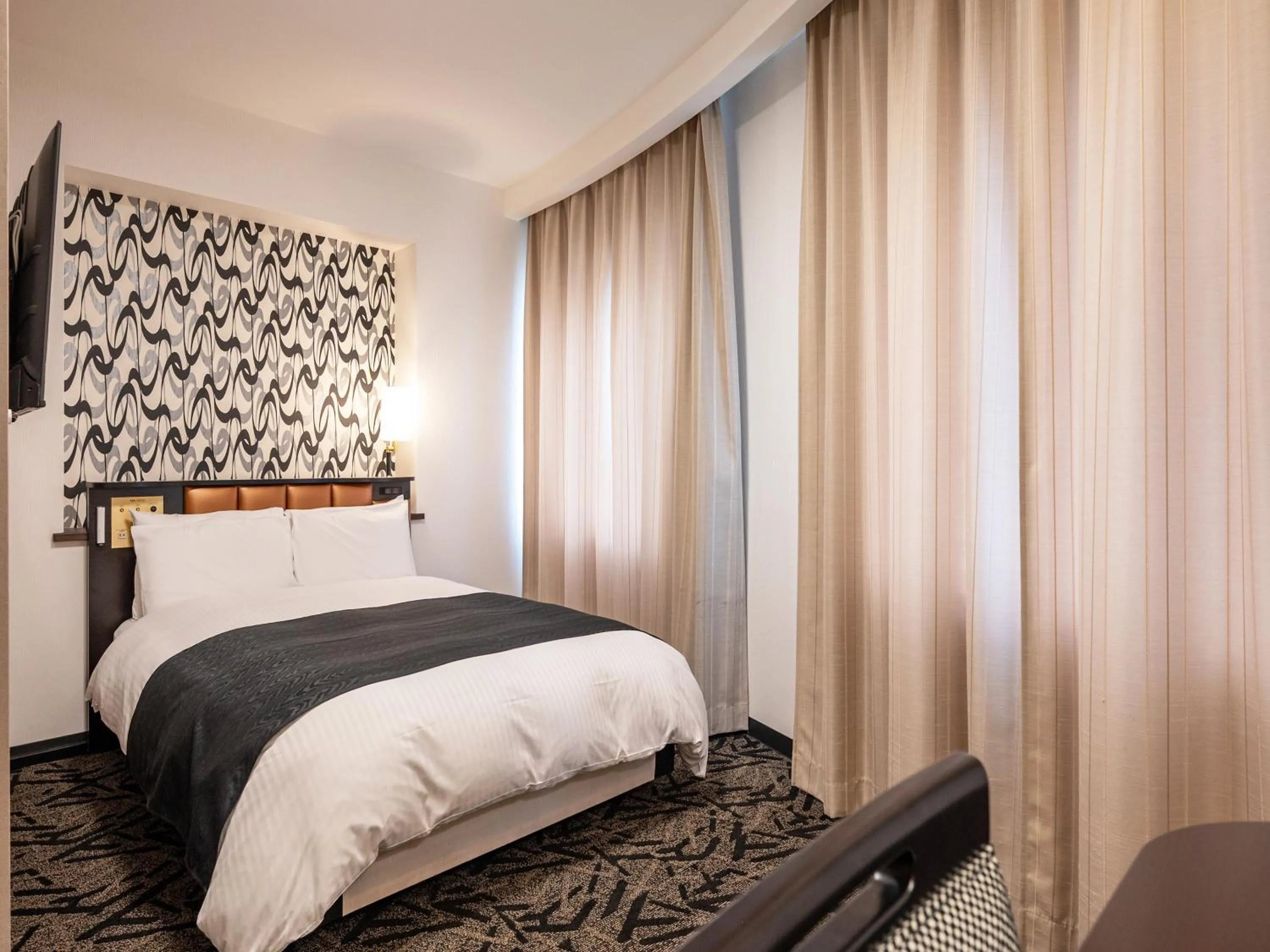 Photo of the whole room, Bed in APA Hotel Shonan Tsujido Ekimae