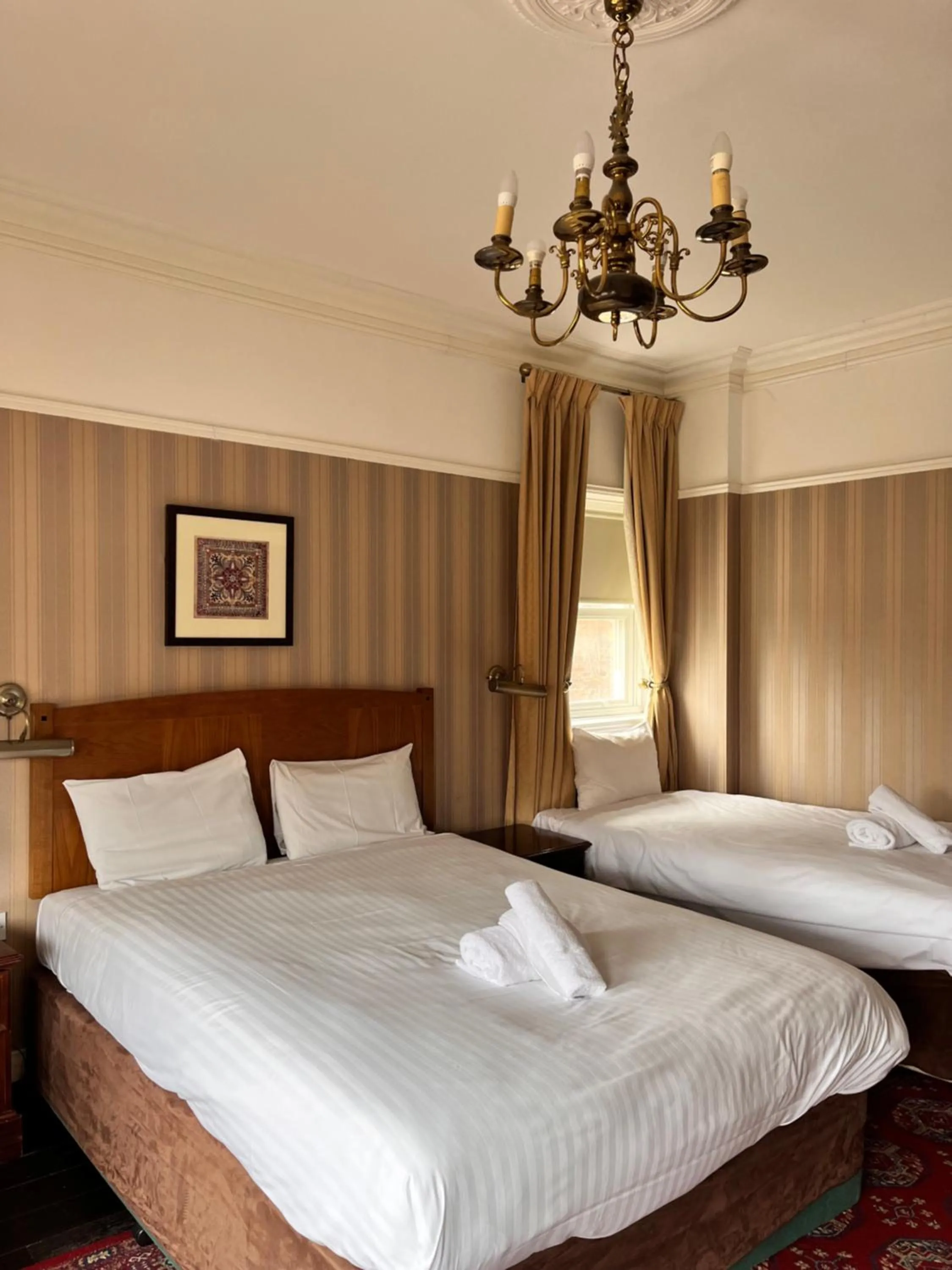 Bed in The Mountford Hotel - Free Parking