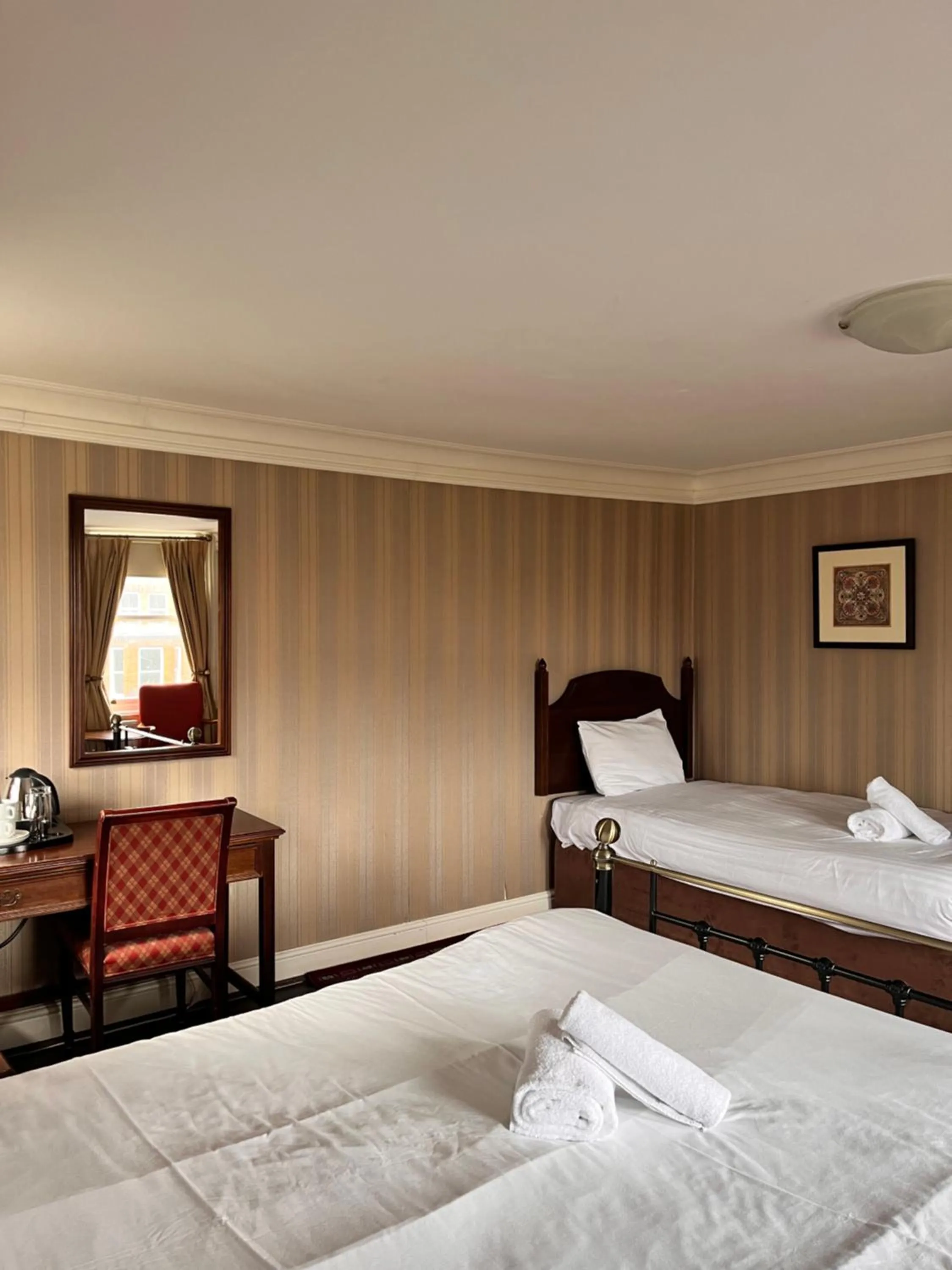 Bed in The Mountford Hotel - Free Parking