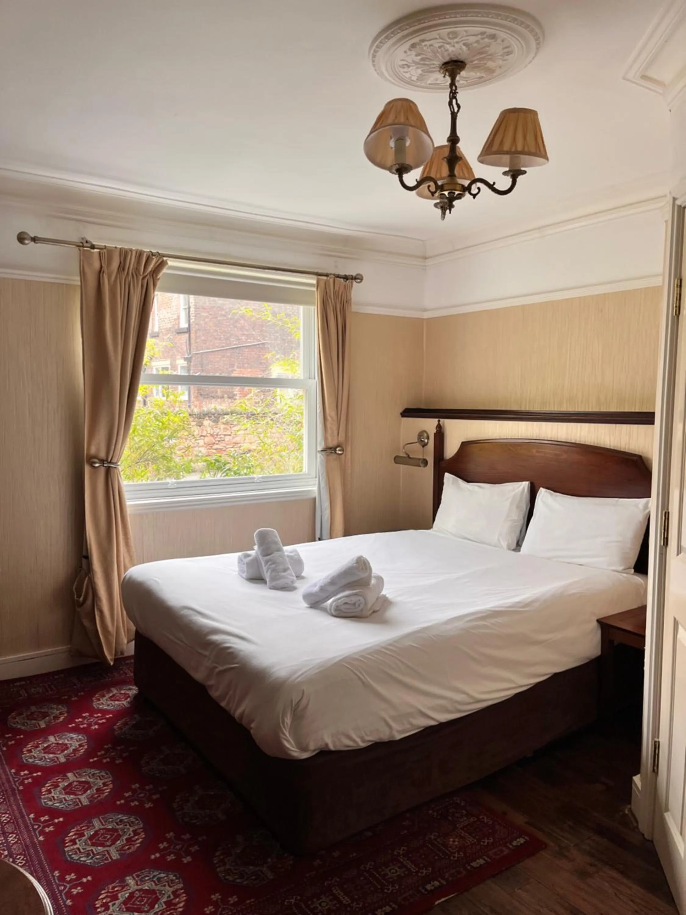 Bed in The Mountford Hotel - Free Parking