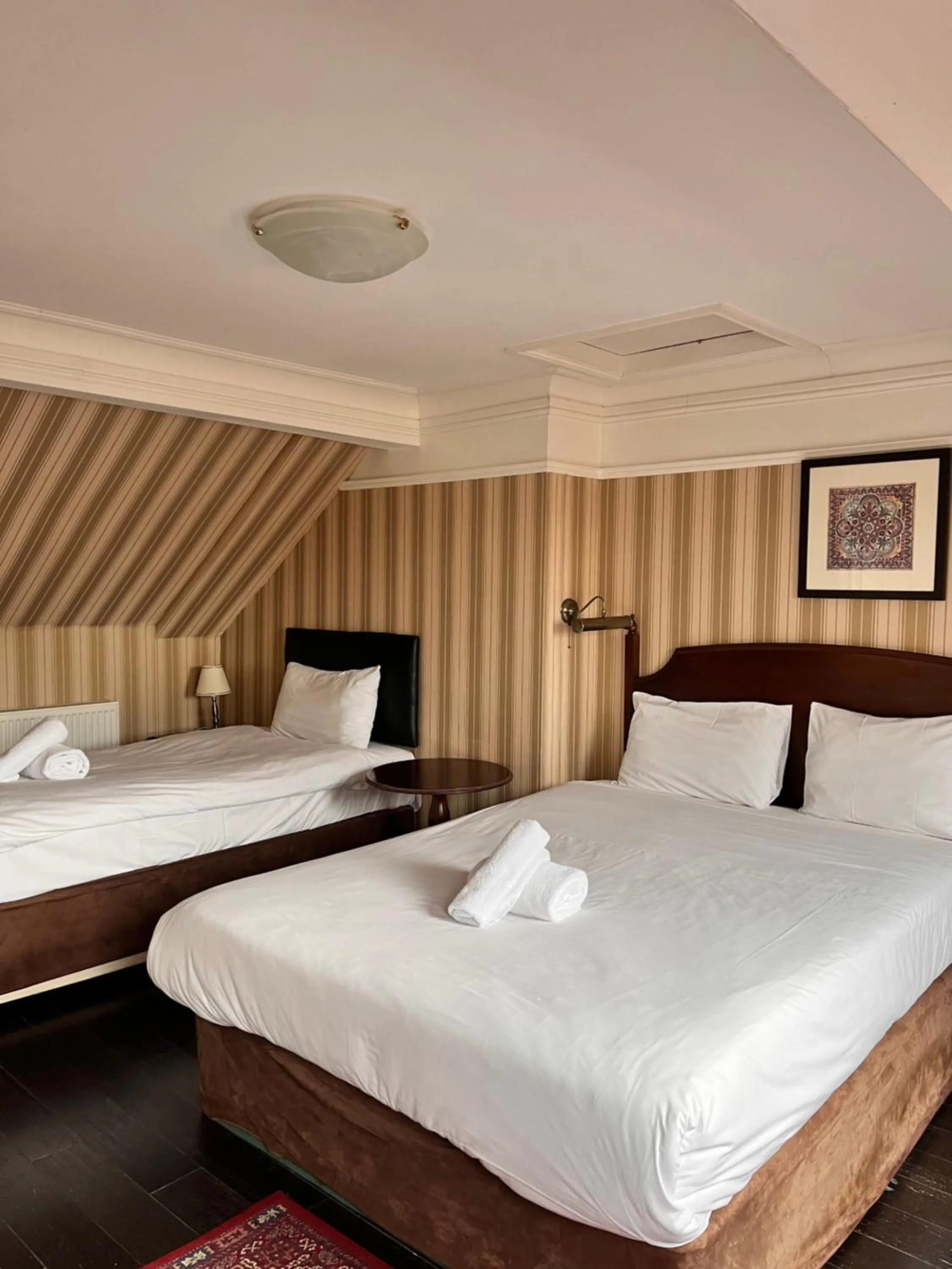 Bed in The Mountford Hotel - Free Parking