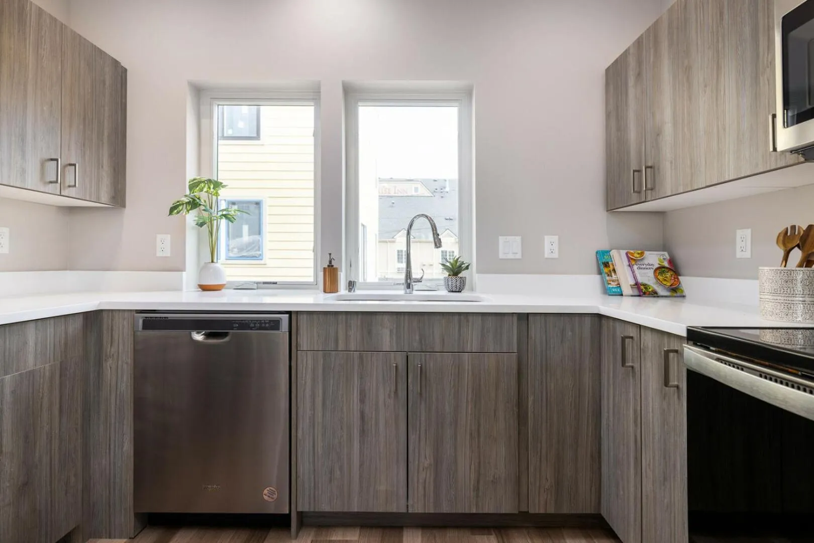 Brand New Fully Updated Condo 908