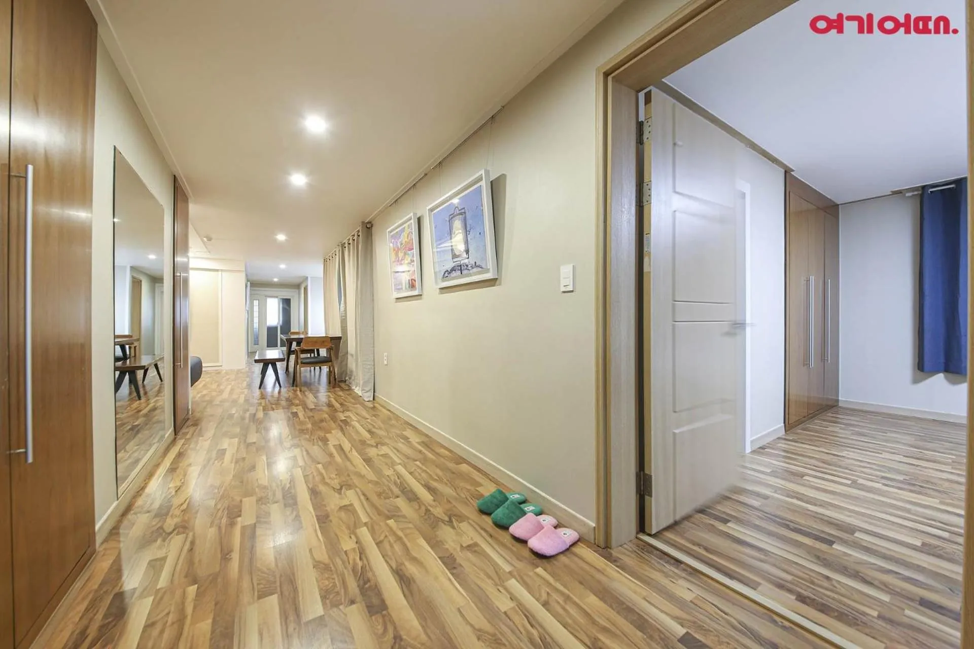 wardrobe in BOBOS Hotel