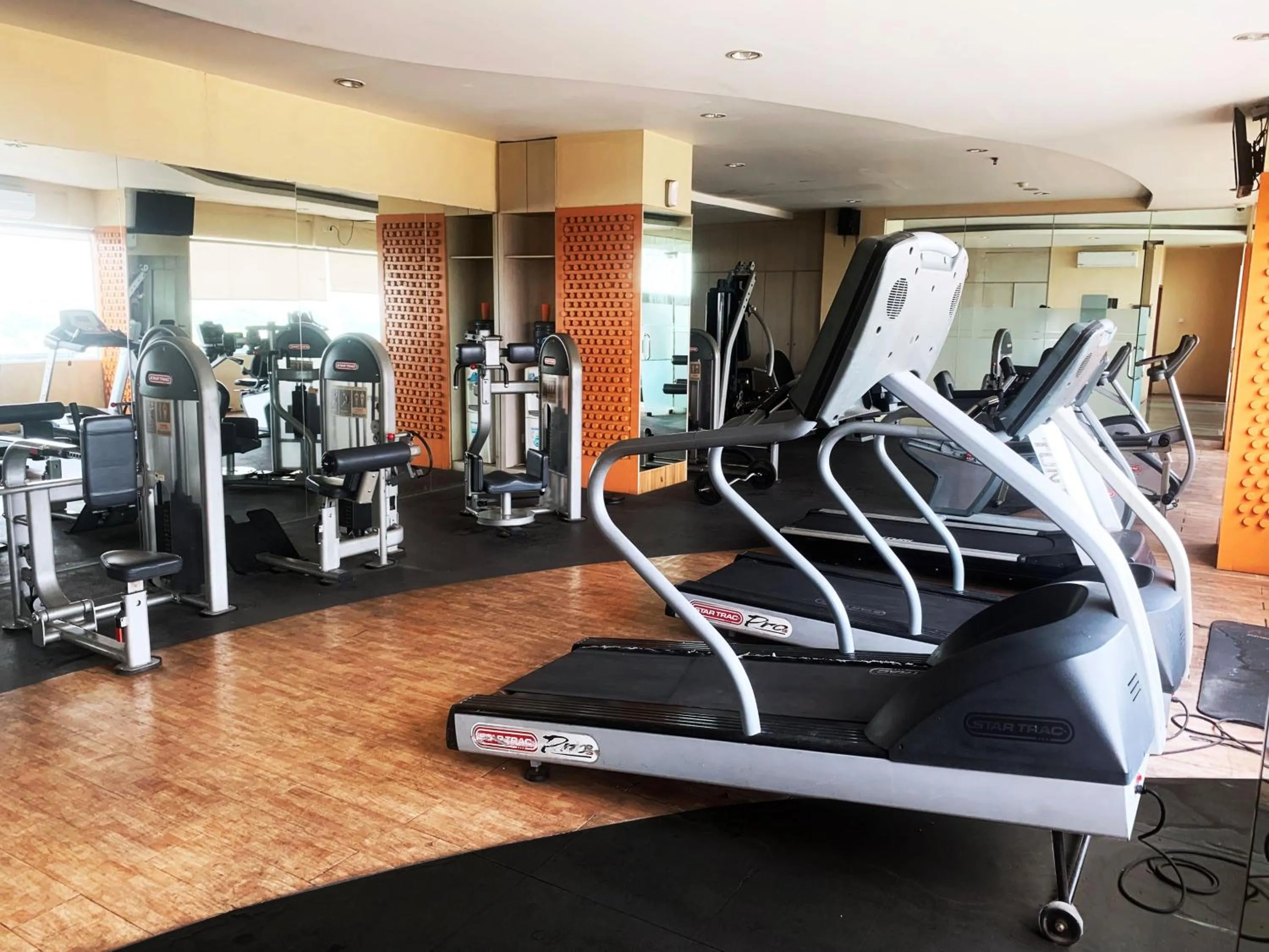 Fitness centre/facilities in Grand Serpong Hotel