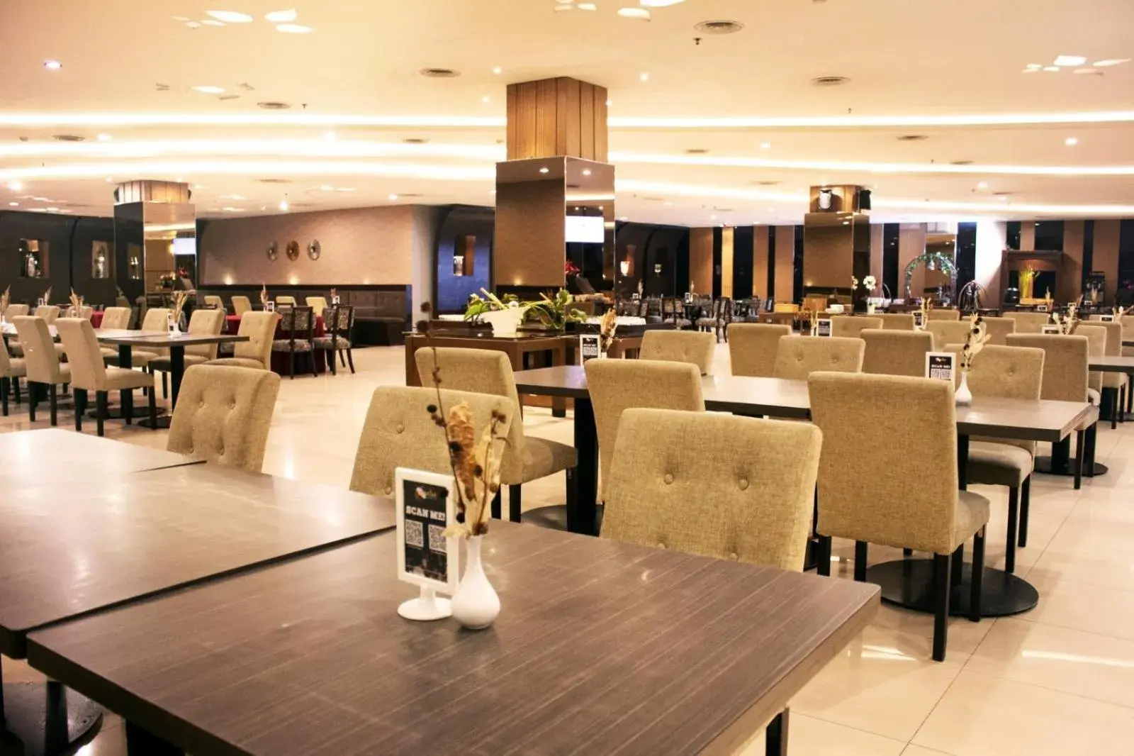 Restaurant/places to eat in Grand Serpong Hotel Restaurant/places to eat in Grand Serpong Hotel